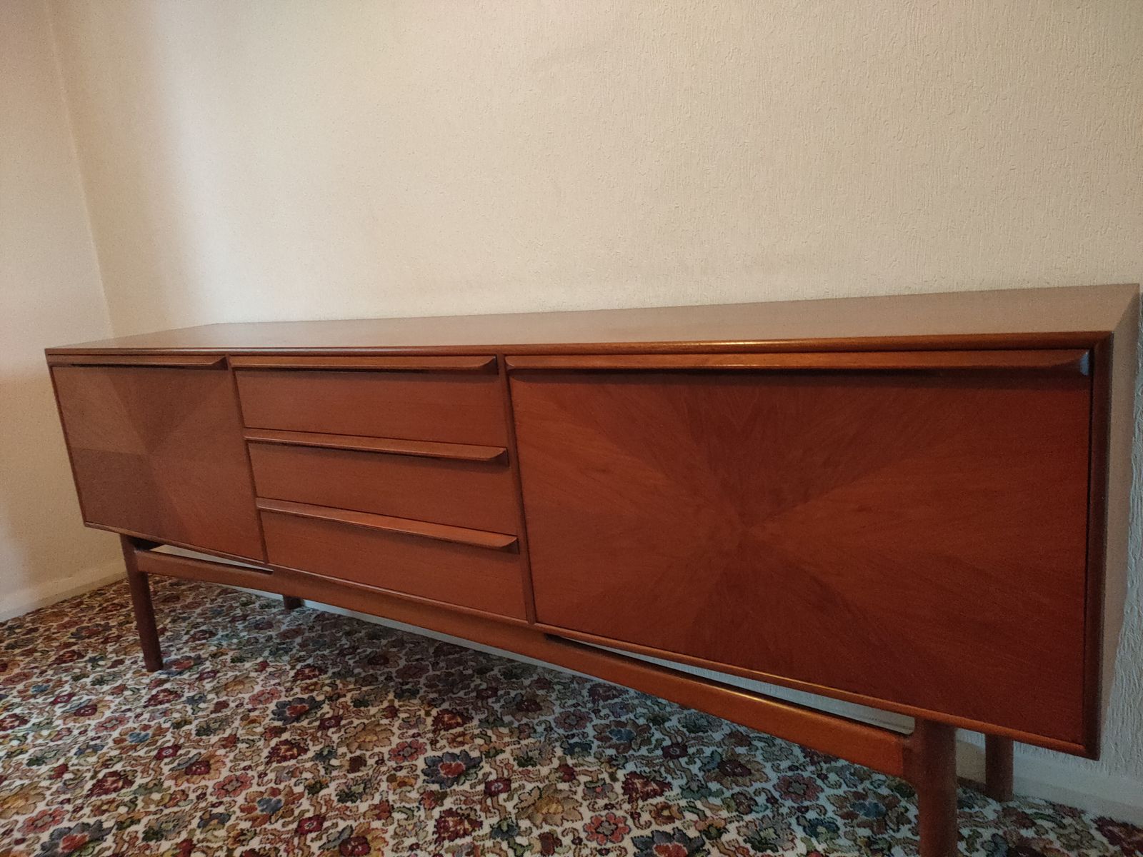 McIntosh Of Kirkcaldy Sunburst Design Sideboard. Excellent Condition. All Original Interiors. photo vinterior