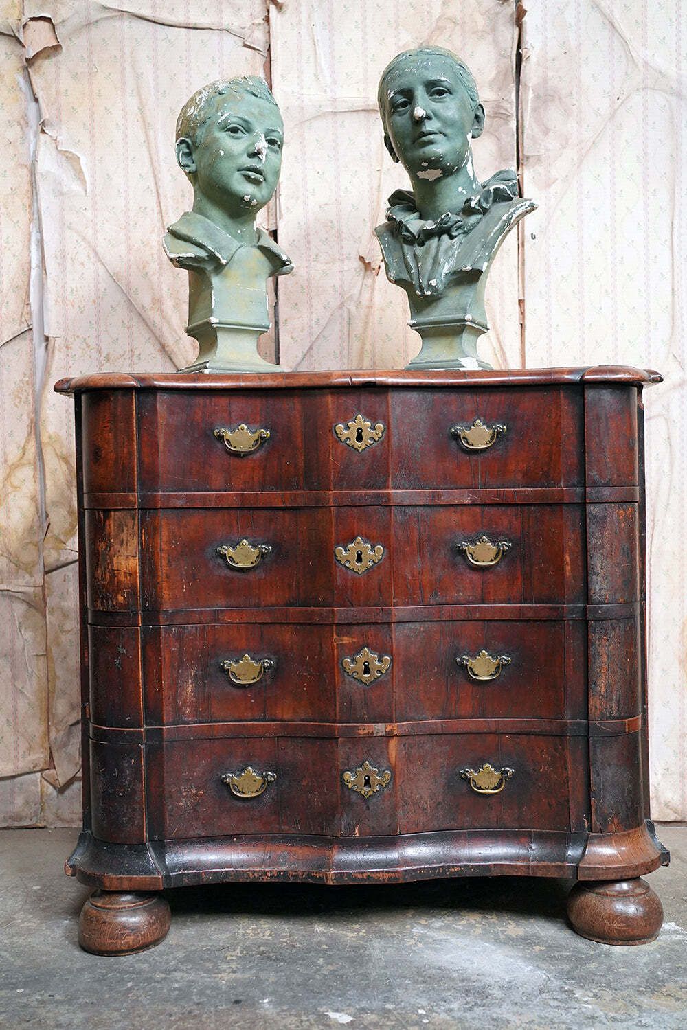 An Early 18thc Dutch Walnut Serpentine Commode C.1730 40 photo Furniture