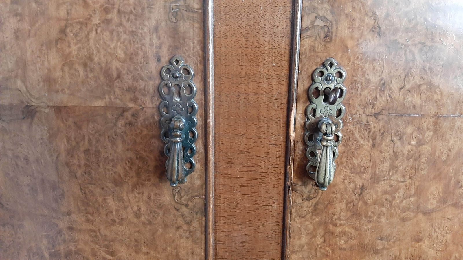 1930s Burr Walnut Wardrobe, Early 20th Century photo vinterior