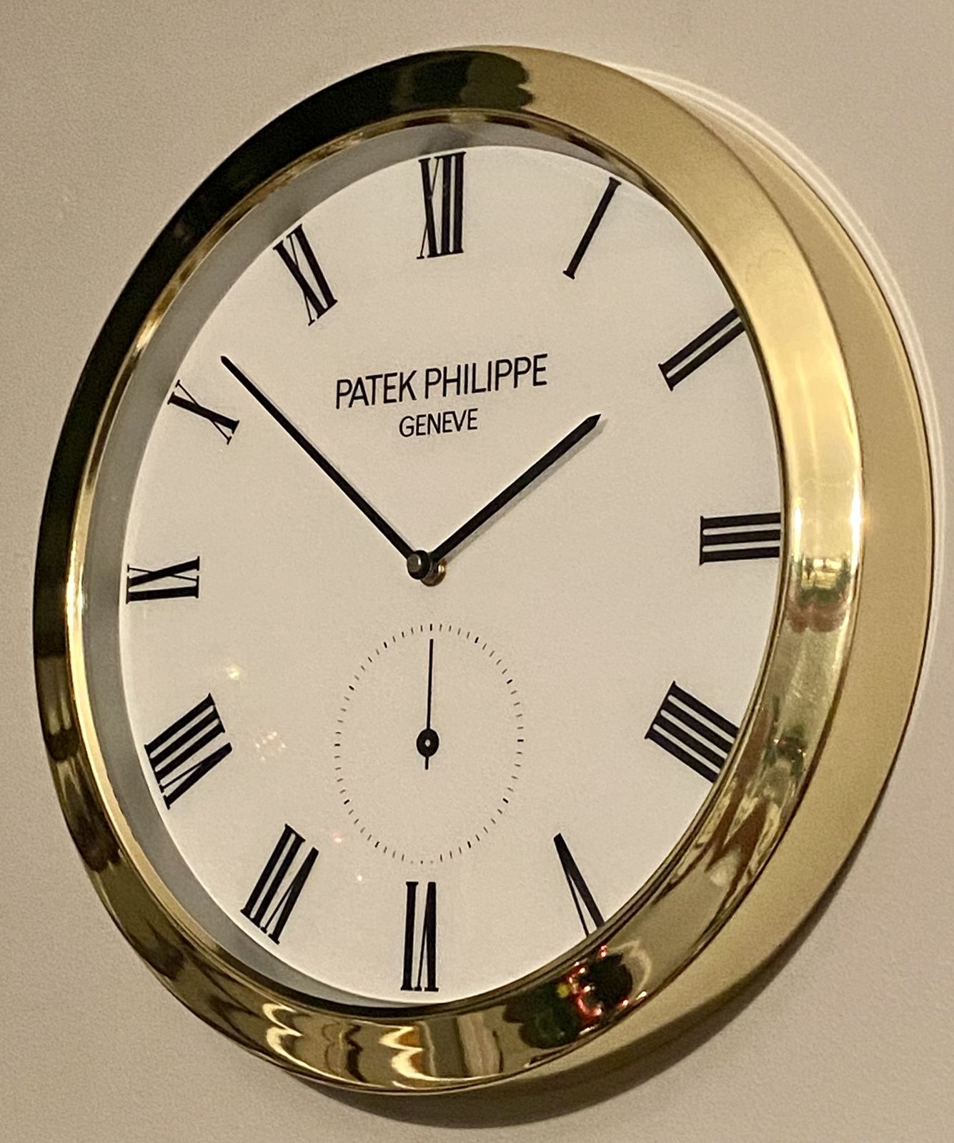 Patek Philippe Geneve Swiss Perpetual Calendar Chronograph Nautilus Dealer Promo Luxury Watch Shop Wall Clock Chronograph Timepiece photo vinterior