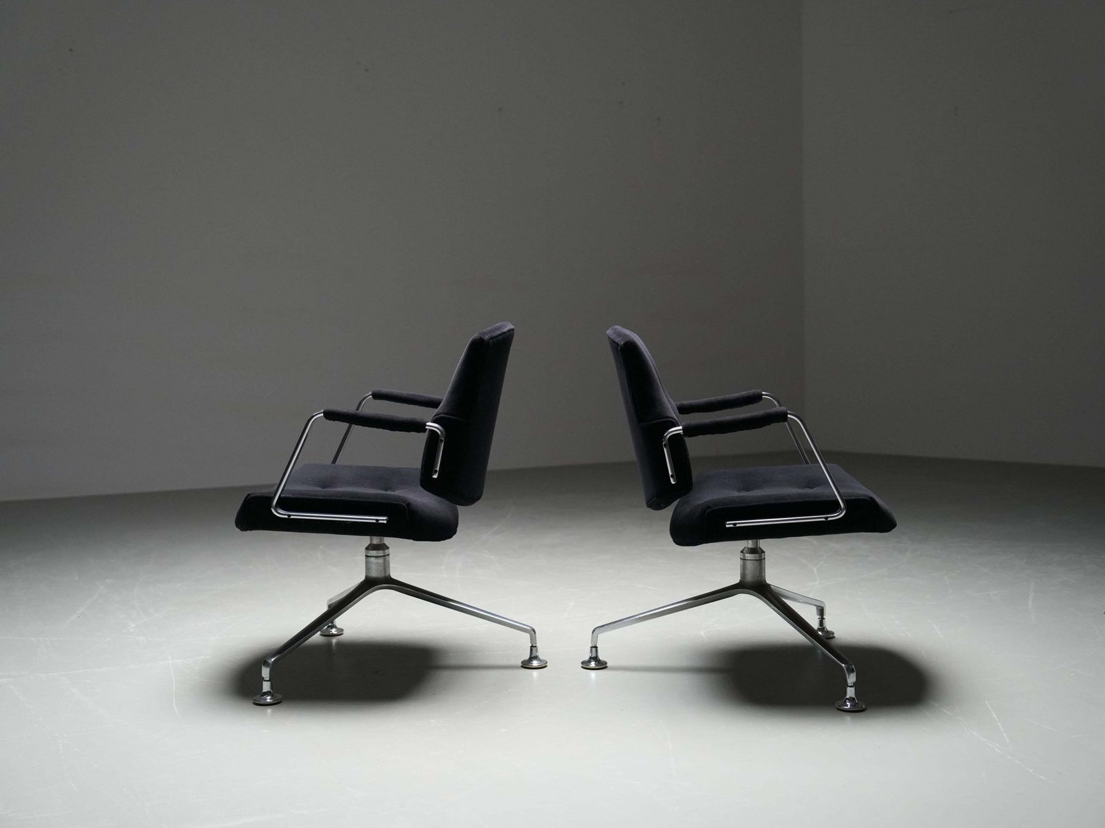 Set Of 4 Fk 84 Armchairs By Fabricius And Kastholm In Velvet And Metal, 1960's photo vinterior