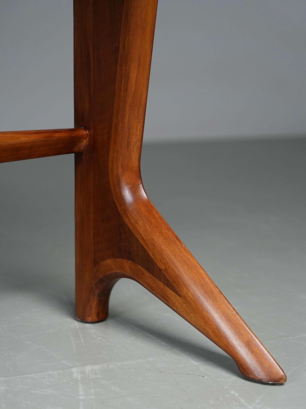 photo furniture Ico Parisi Console In Walnoot En Kersenhout, Italië, Ca. Jaren 1950