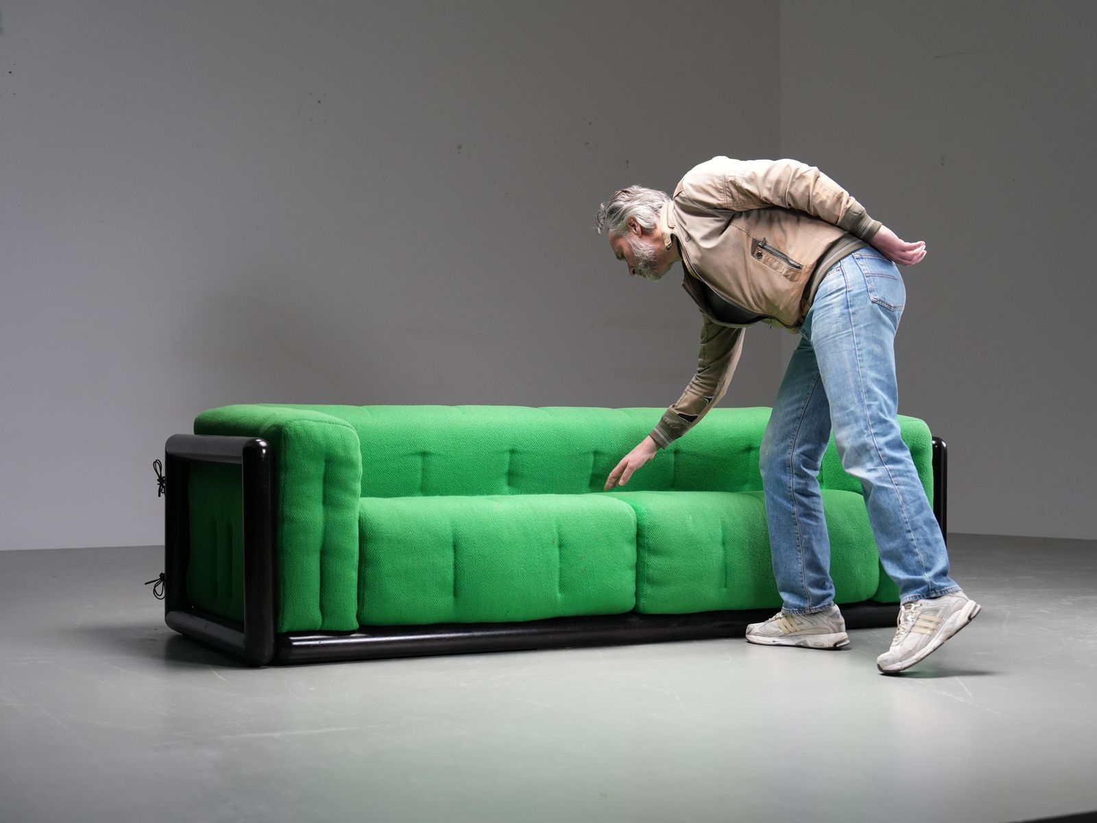Carlo Scarpa "Cornaro" Sofa Early Edition In Iroko Wood And Fabric, Italy, 1950s photo buy