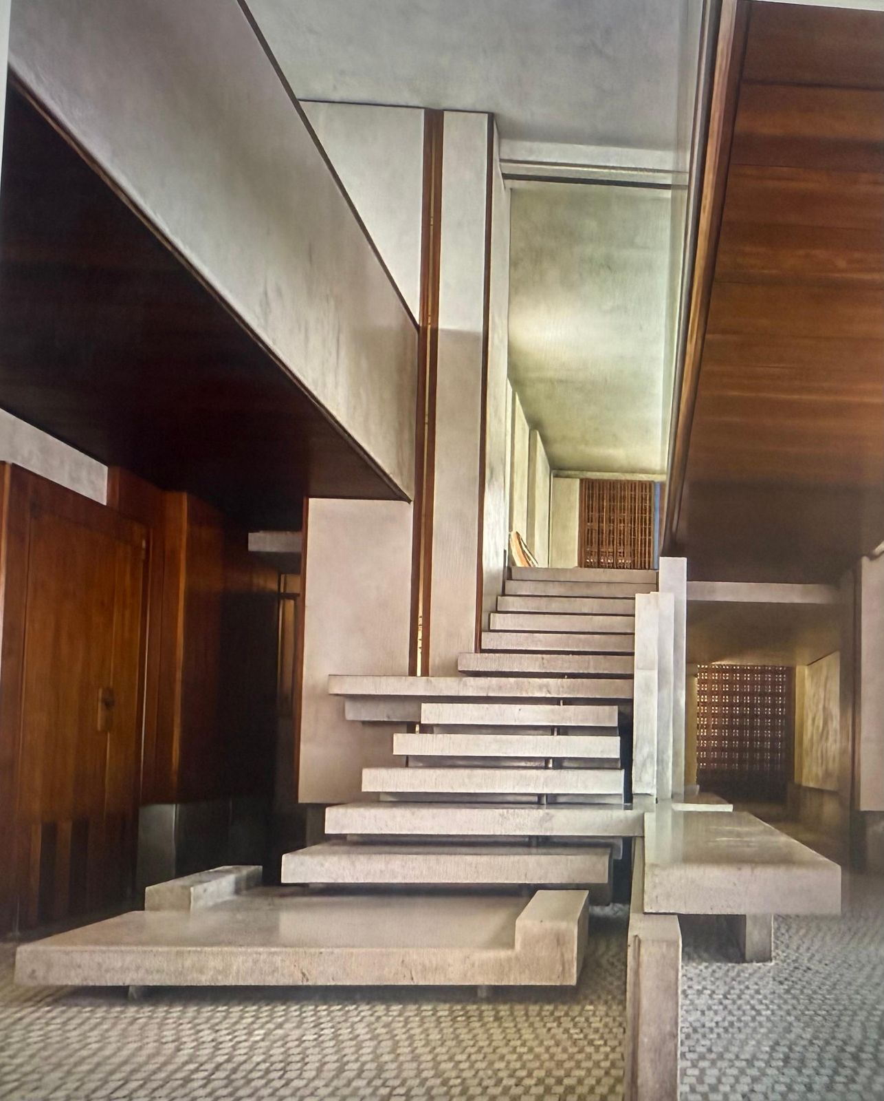15218.0 Carlo Scarpa "Cornaro" Bank, Vroege Uitvoering In Irokohout En Stof, Italië, Ca. Jaren 1950 photo