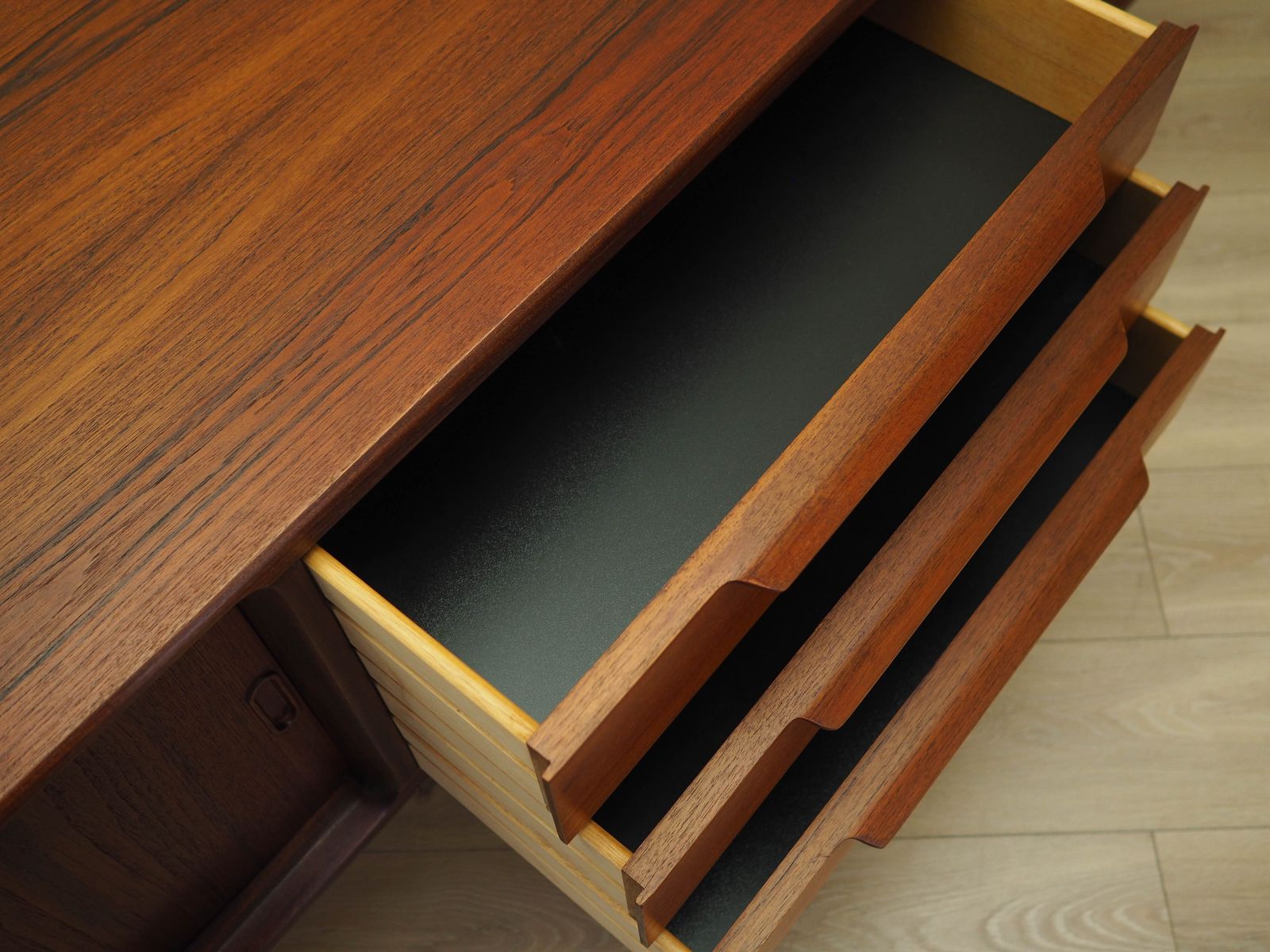 photo vinterior Teak Sideboard, Danish Design, 1970s, Production: Denmark