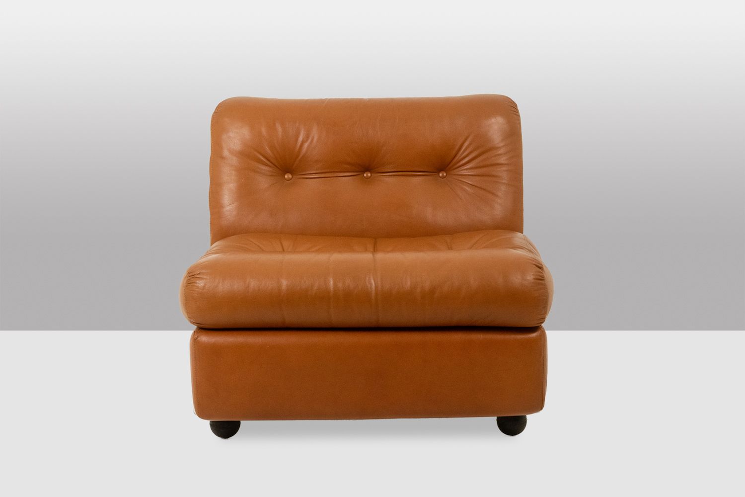Mario Bellini, For B&B Amanta Leather Armchair. Circa 1970 photo furniture