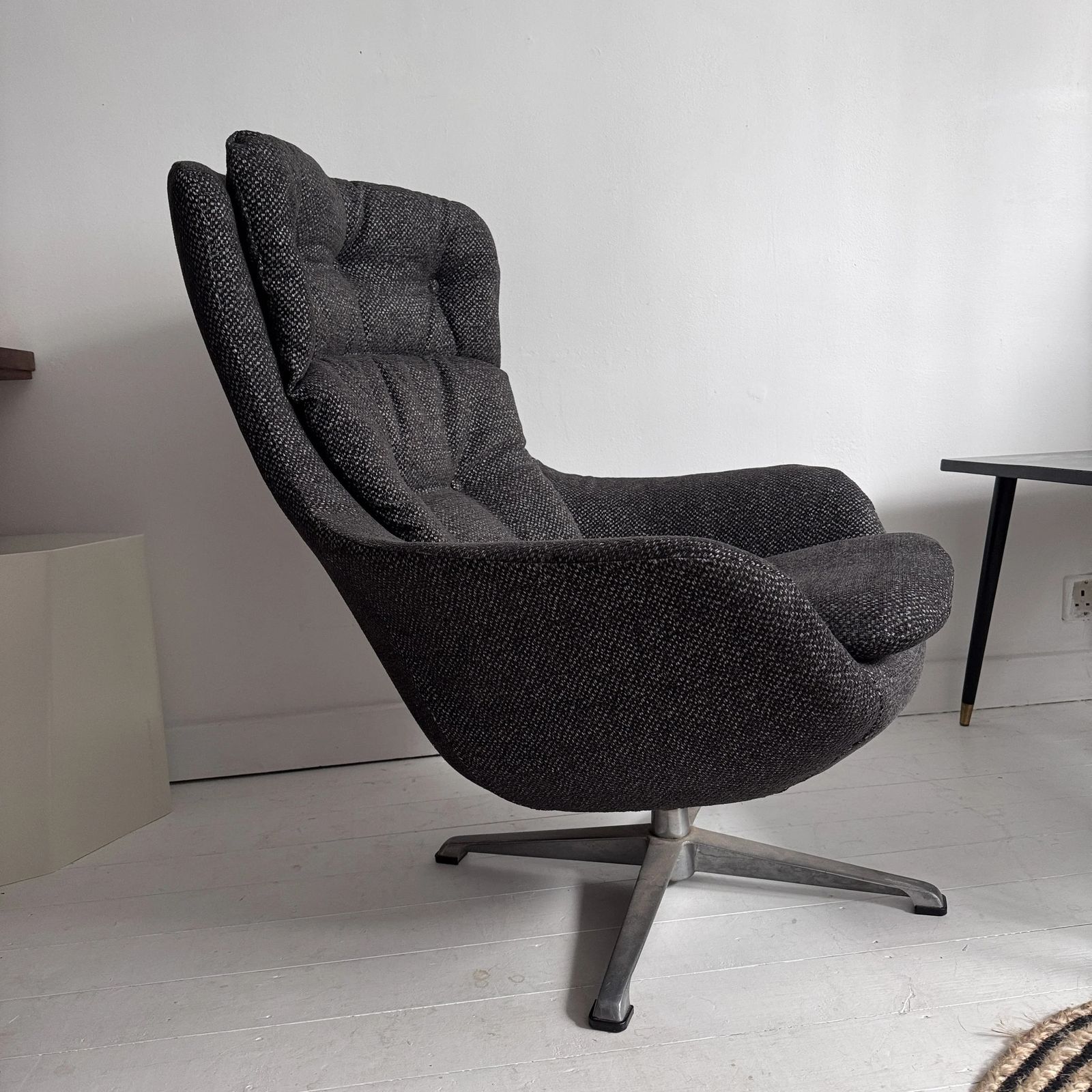 Vono Grey Herringbone Wool Egg Chair, 60s Midcentury Modernist By Frank Wardle photo vinterior