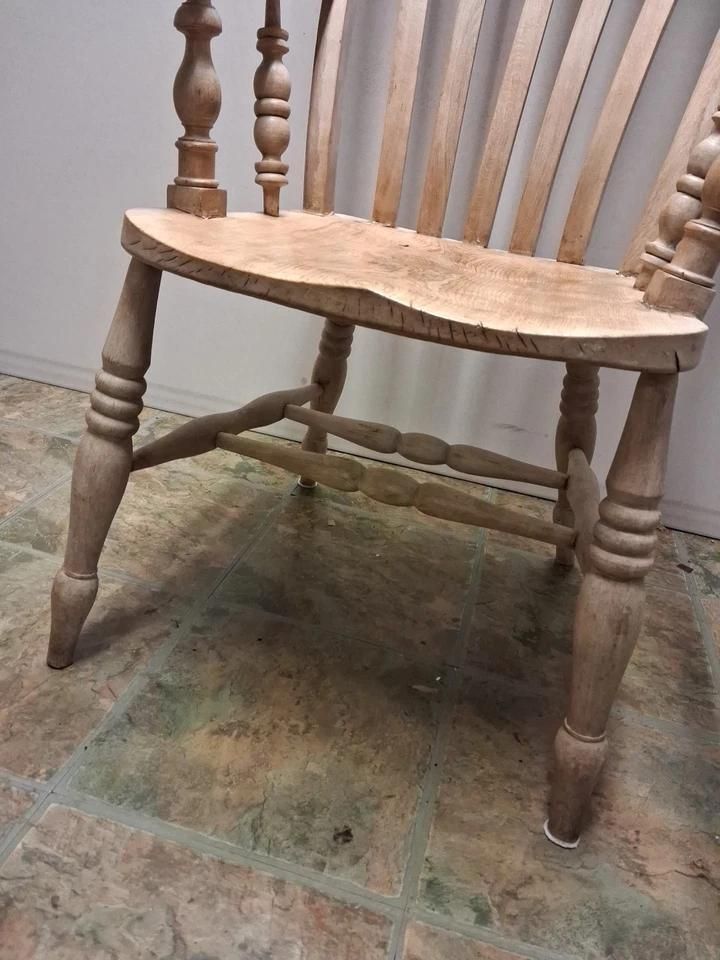 photo furniture Antique Beech & Elm Windsor Elbow Chair Distressed