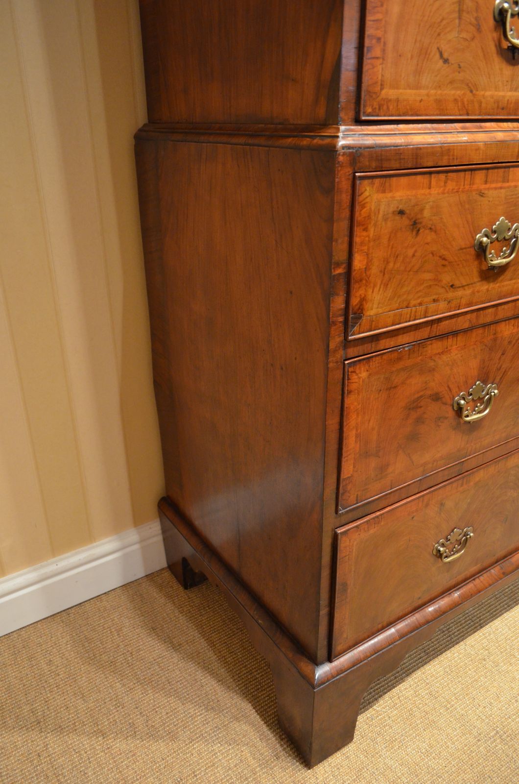 photo vintage Beautiful George I Walnut Chest On Chest