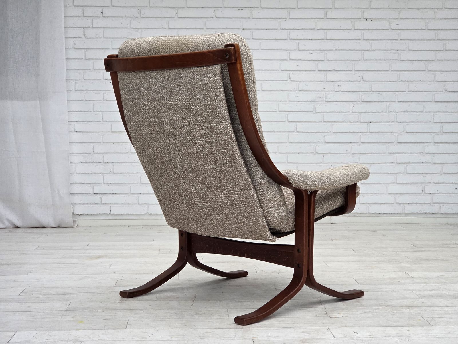 photo vinterior 1970s, Norwegian Design Armchair, Blend Wool Fabric, Bent Wood.