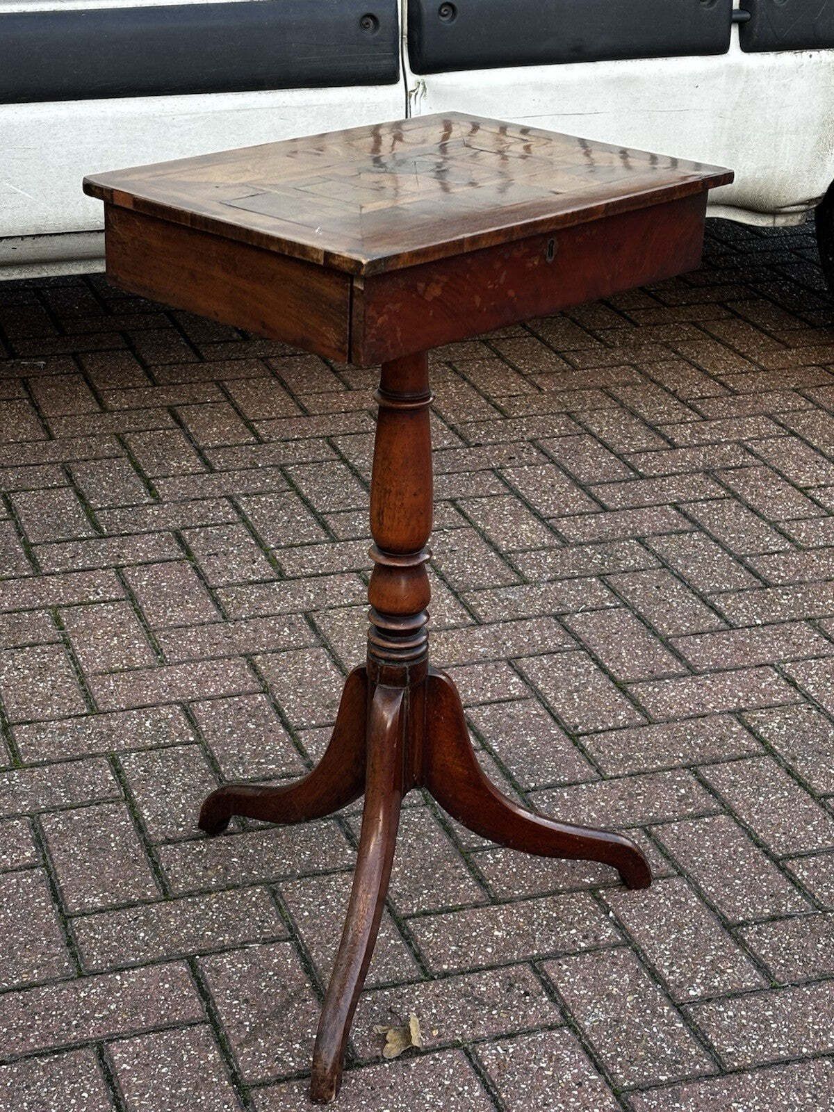Oyster Veneer Lamp Table/Side Table With Drawer photo 638.0