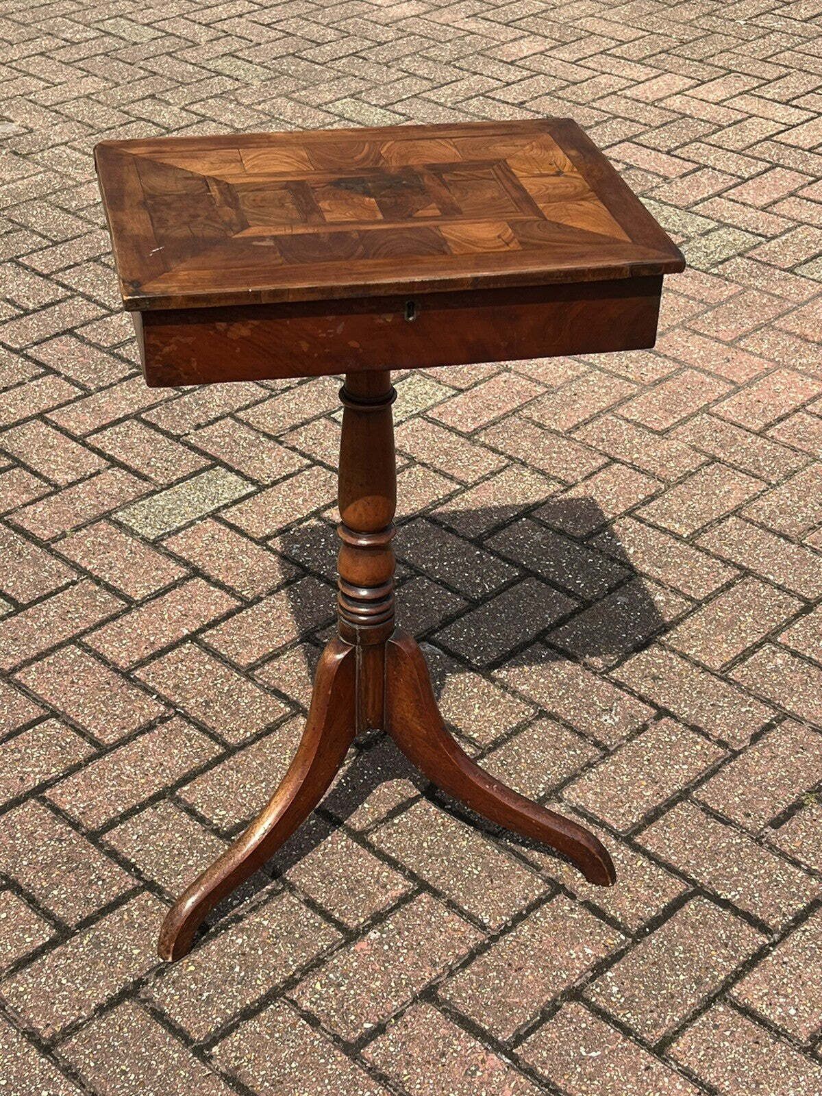 Furniture Oyster Veneer Lamp Table/Side Table With Drawer photo