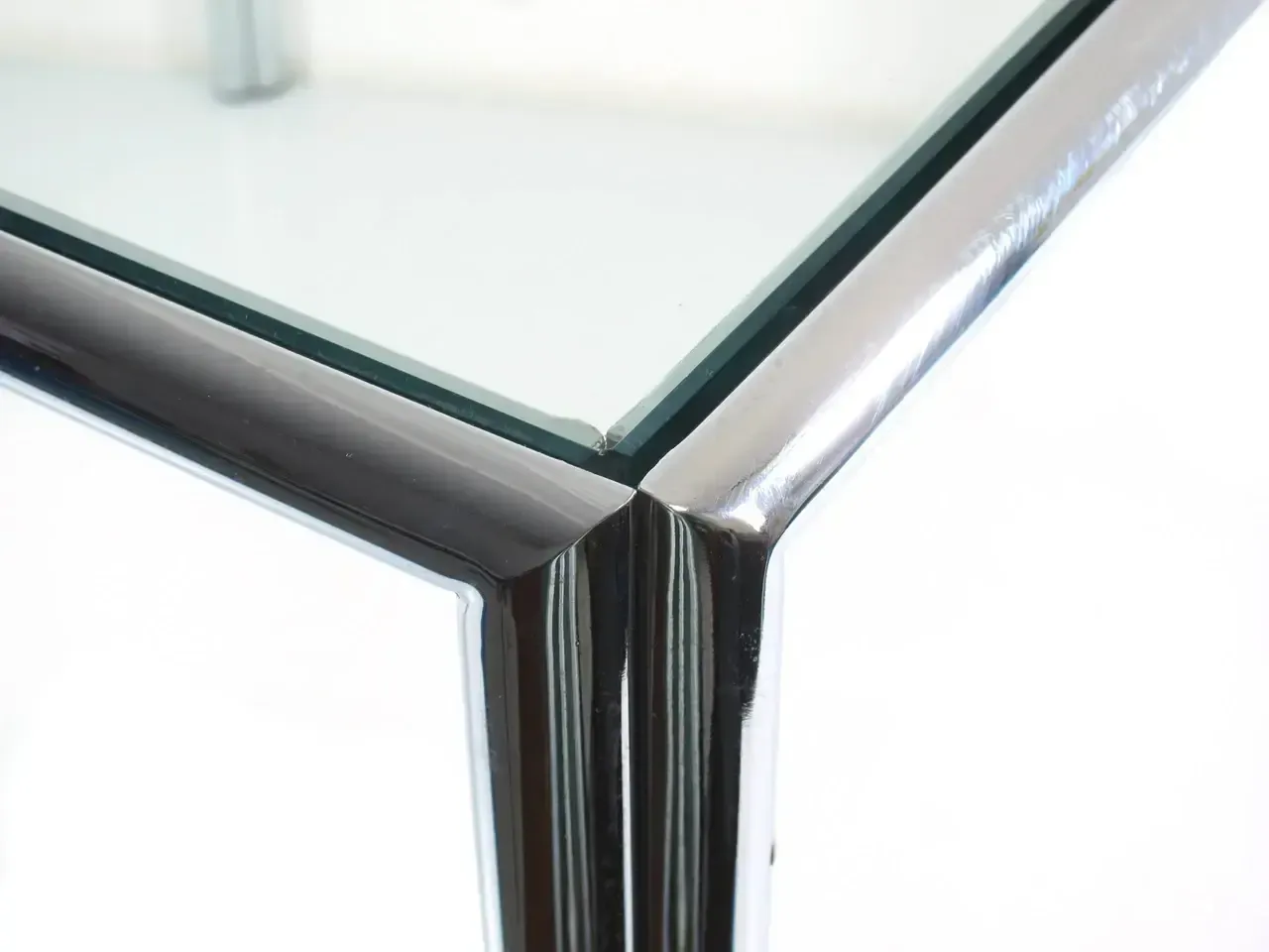 Vintage Salontafel Met Verchroomd Stalen Frame En Glazen Blad | Modernistisch Design Jaren 1960–1980 photo vinterior