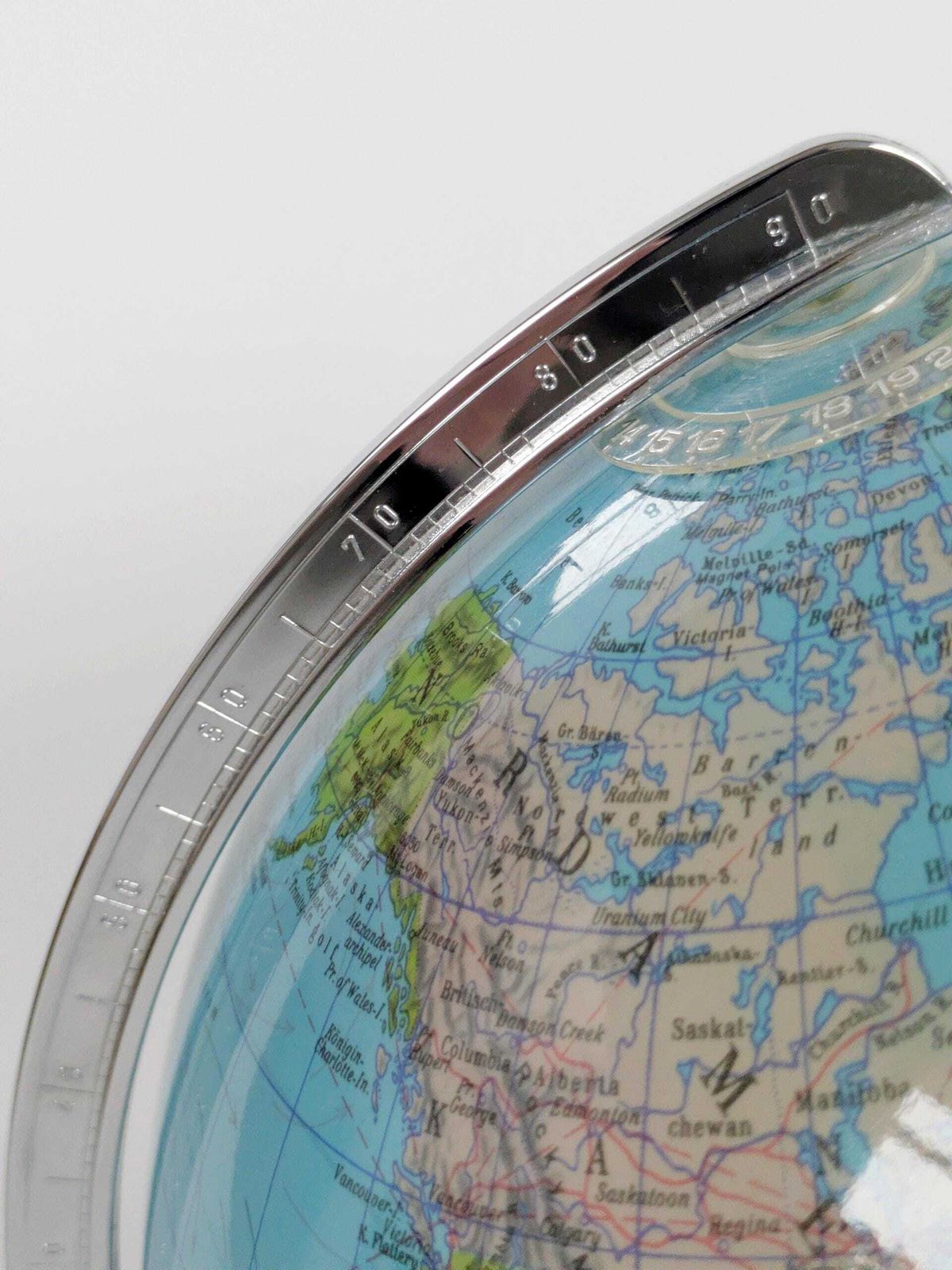 152.0 Vintage 1980s Columbus Duplex Illuminated Globe: Political & Physical Map, Pine Wood Base, European Plug photo
