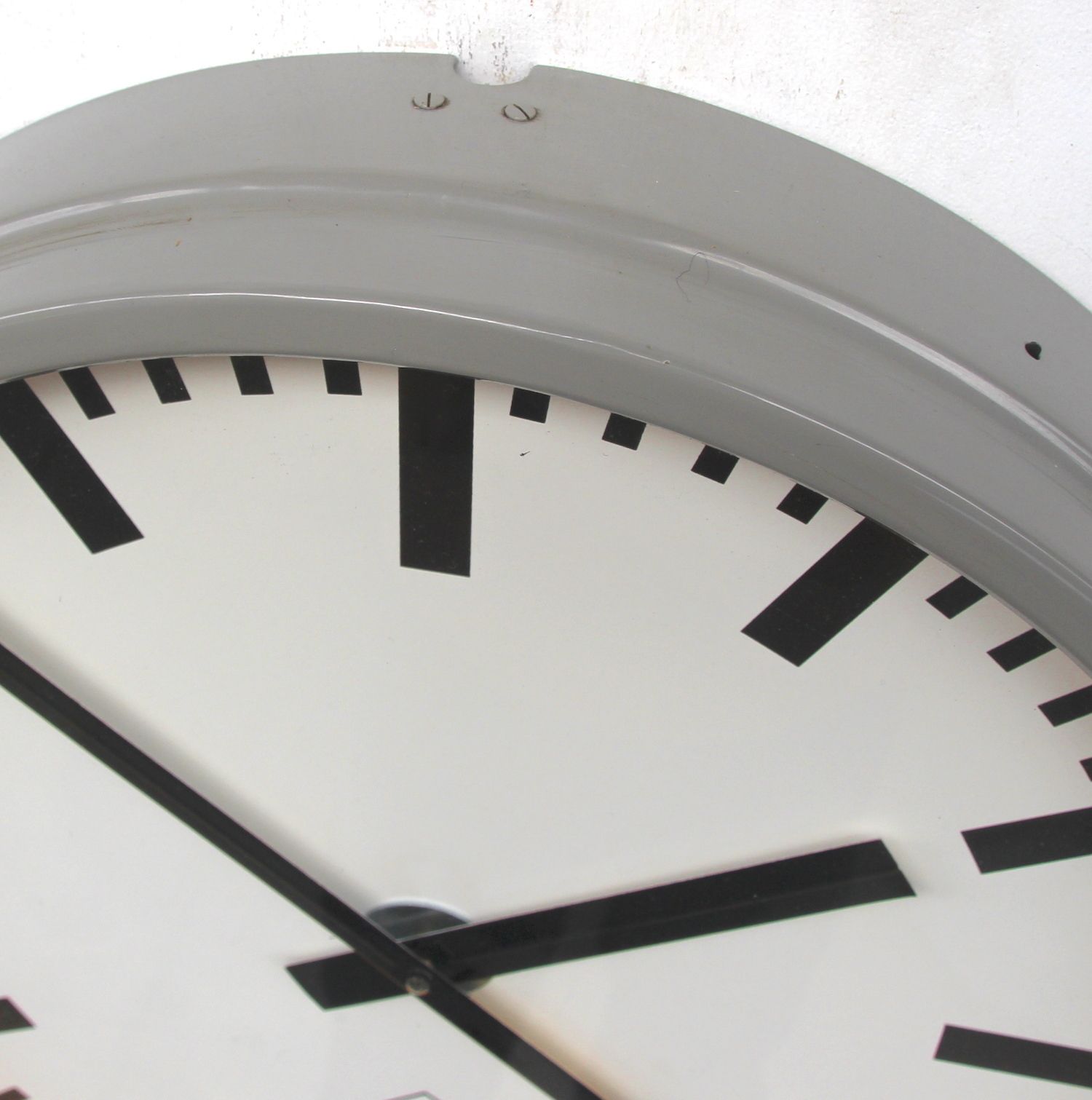 photo vintage Large 44cm 1970s West German Factory Vintage Factory Wall Clock. Fully Guaranteed