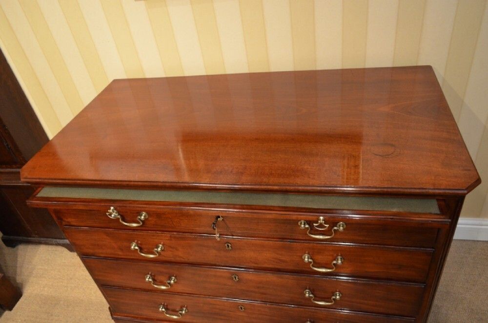 photo vinterior A George III Mahogany Dressing Chest By William Gomm.