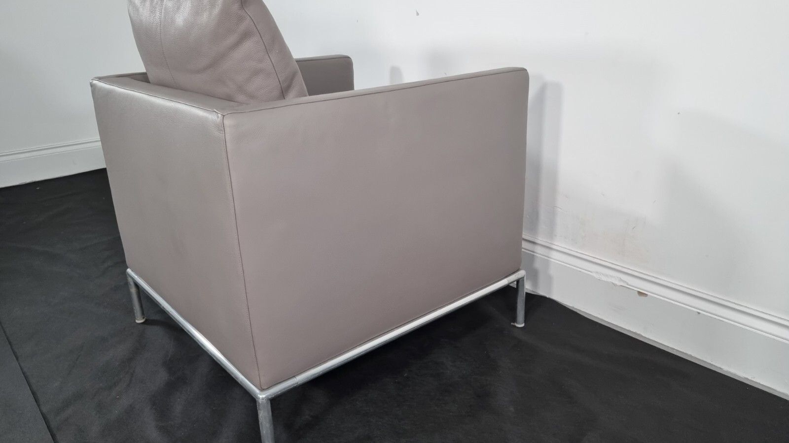Bb Italia George Chair In Soft Grey Leather (Item3) Very Good Condition photo Furniture