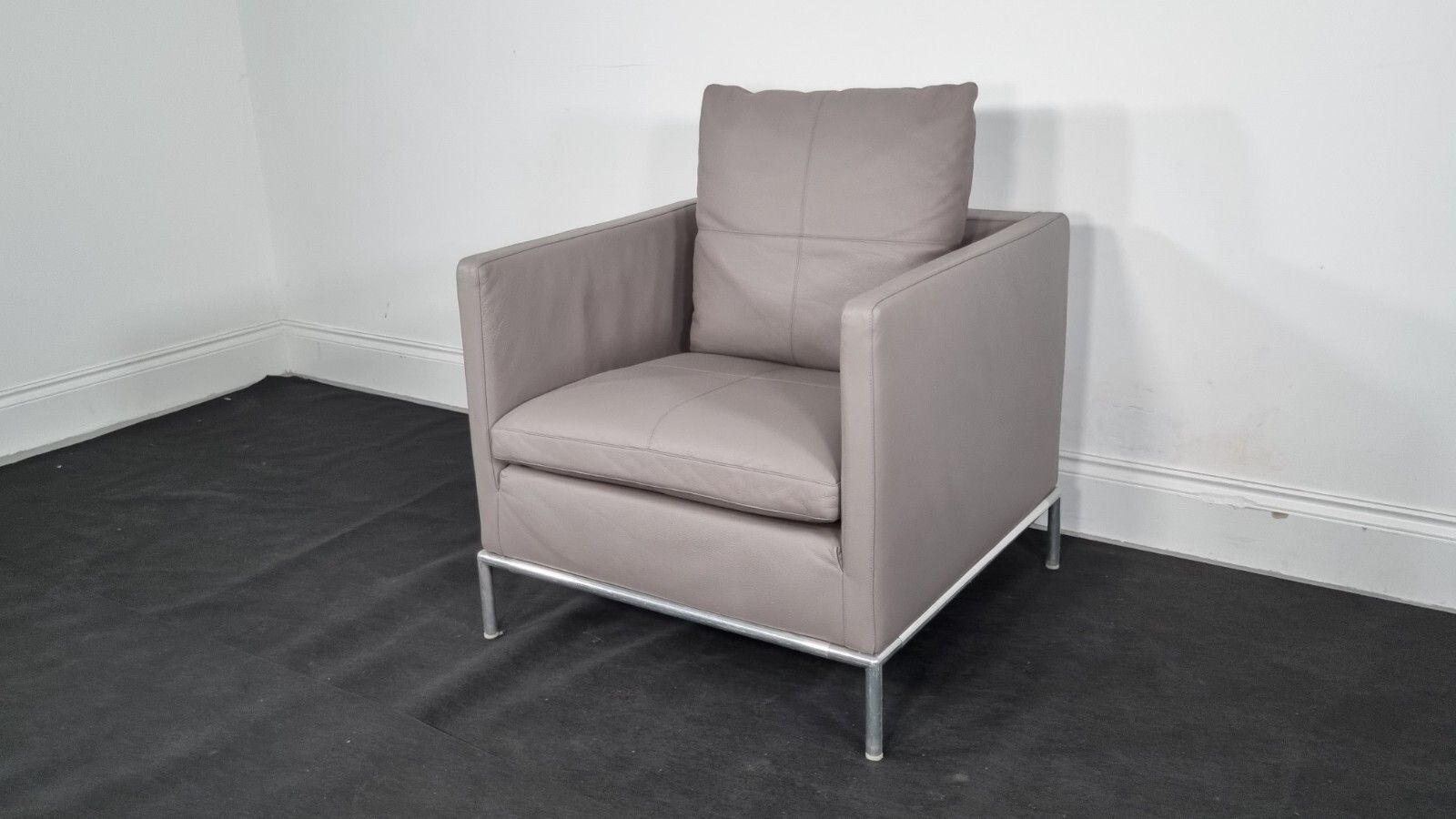 Bb Italia George Chair In Soft Grey Leather (Item3) Very Good Condition photo vintage