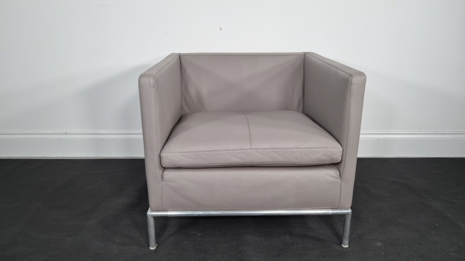 photo for sale Bb Italia George Chair In Soft Grey Leather (Item3) Very Good Condition