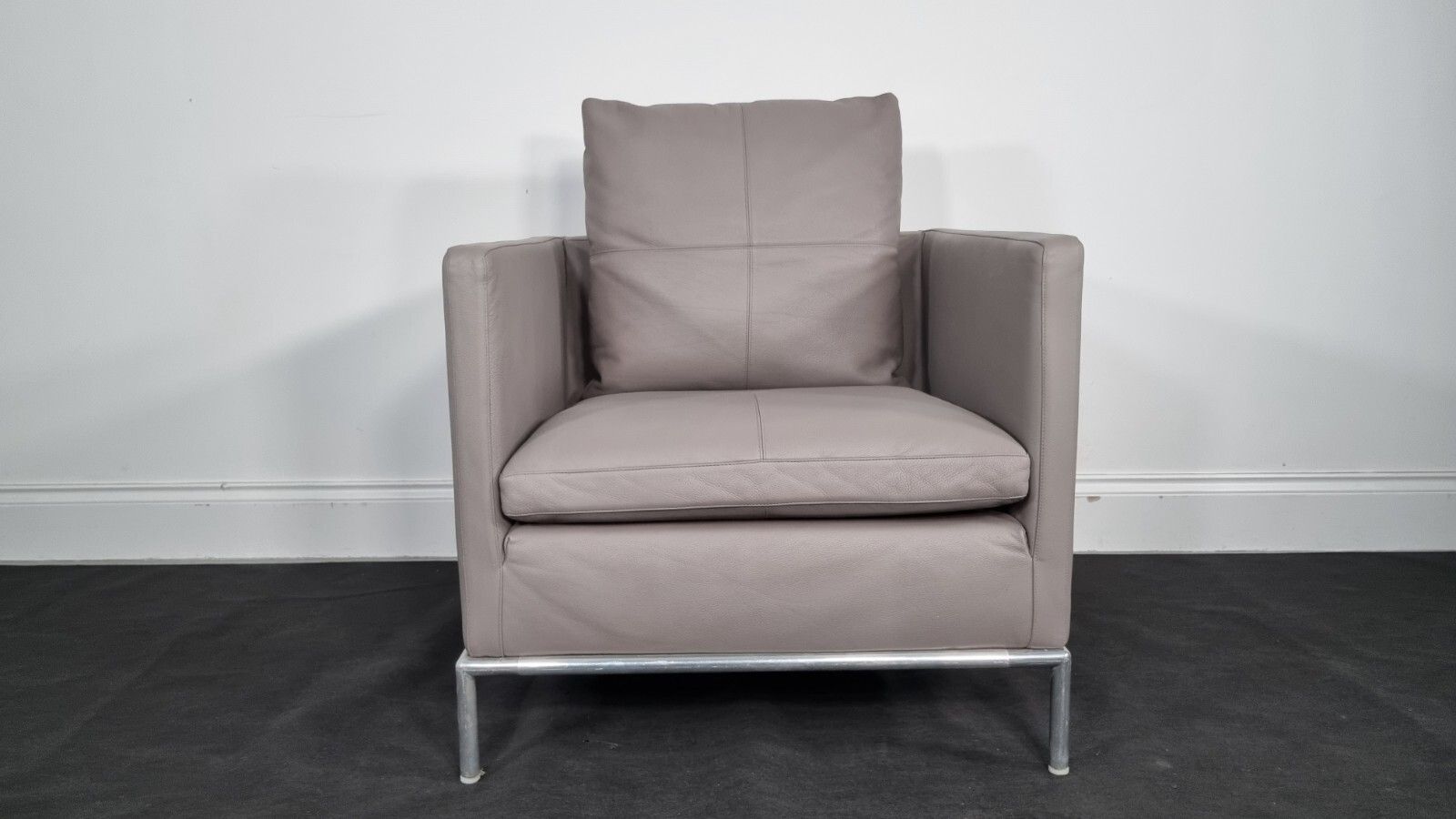 1260.0 Bb Italia George Chair In Soft Grey Leather (Item3) Very Good Condition photo