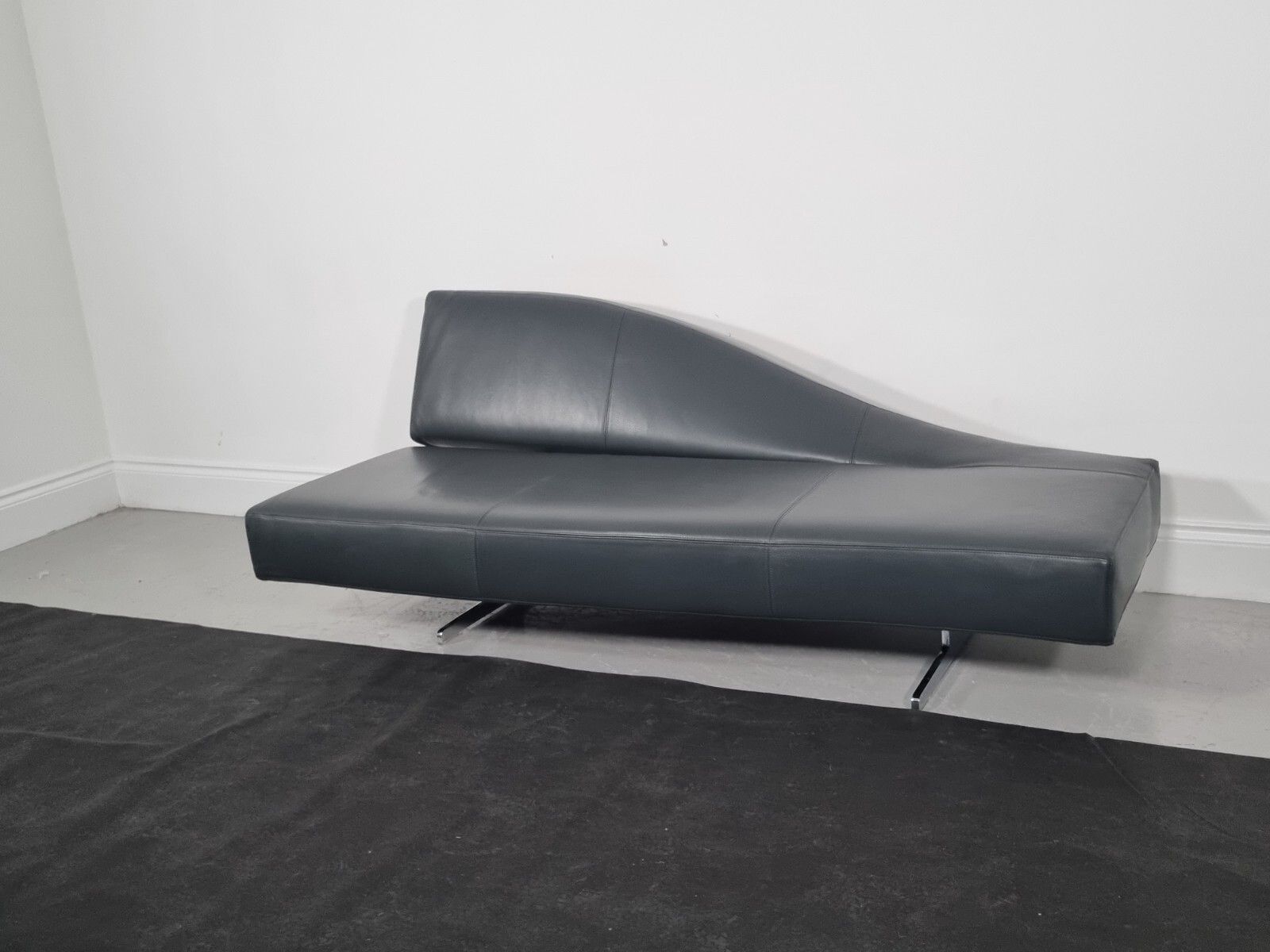 Cassina Aspen Chaise In Luxurious Black Leather In Stunning Condition photo buy
