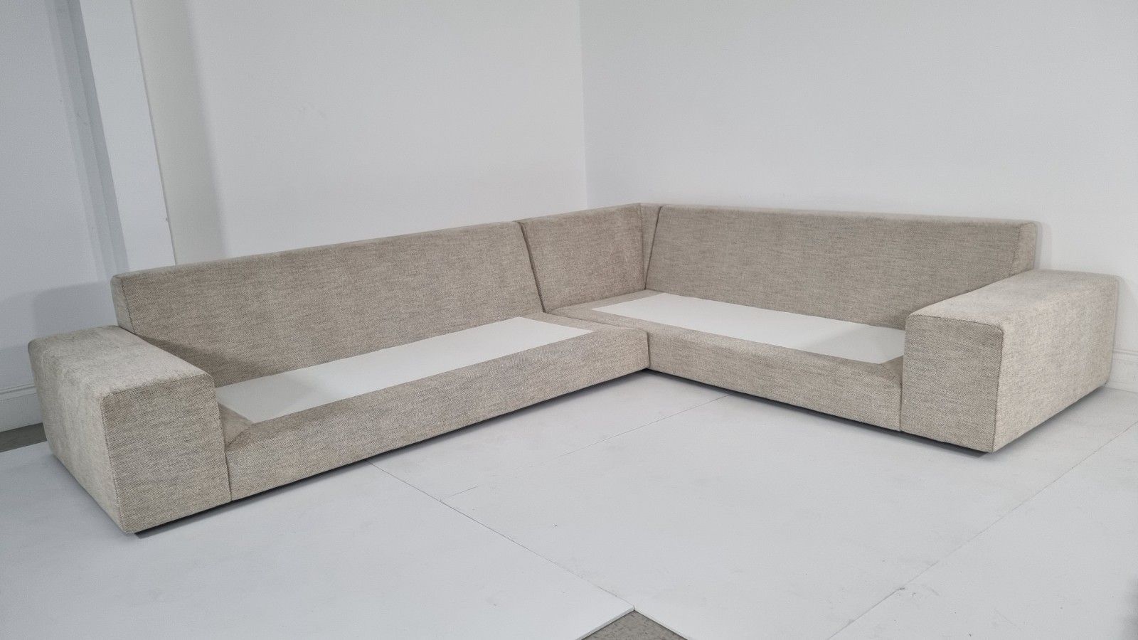 photo vinterior Ligne Roset Exclusif Corner Sofa In Cream And Slate Grey Interwoven Fabric