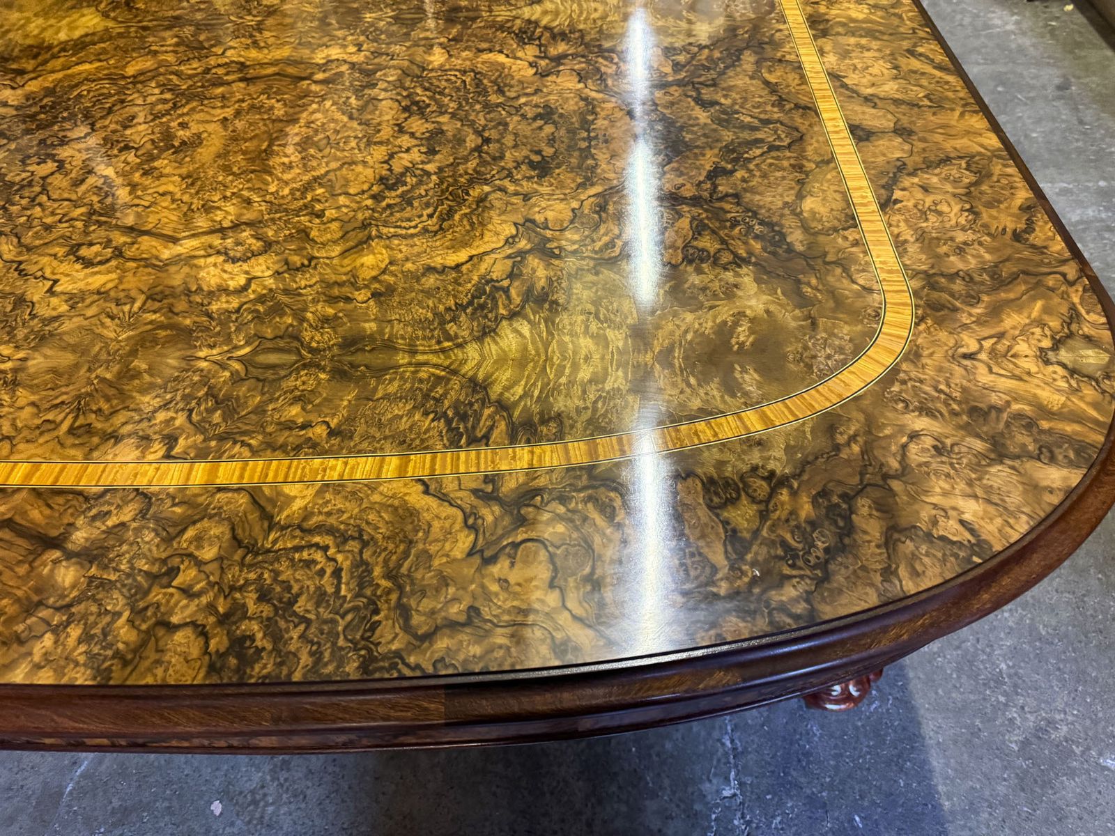 photo vinterior Huge Bespoke 22ft Burr Walnut & Crossbanded Dining Table & 22chairs