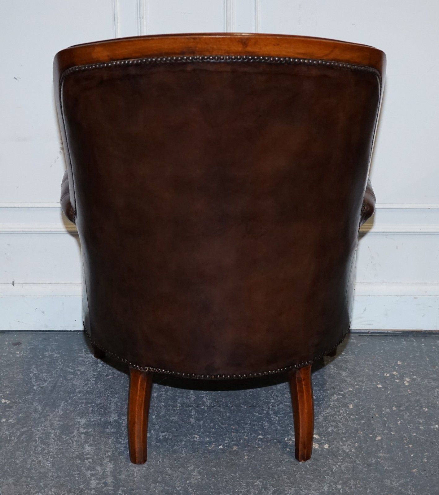photo vintage Antique Show Framed Victorian Chesterfield Dyed Leather Armchair & Footstool