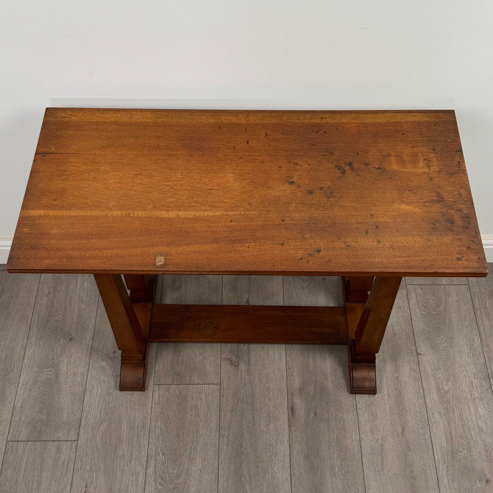 photo furniture Antique 20th Century Good Quality Small Oak Side Table
