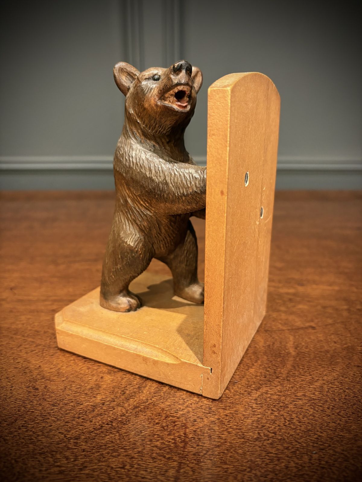 photo furniture Pair Of Carved Black Forest Bear Bookends
