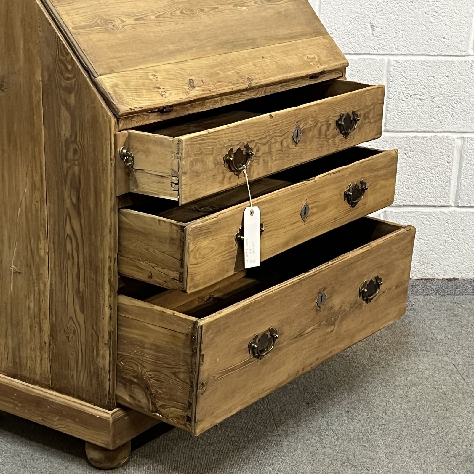 photo furniture Small English Old Pine Bureau, 1800s