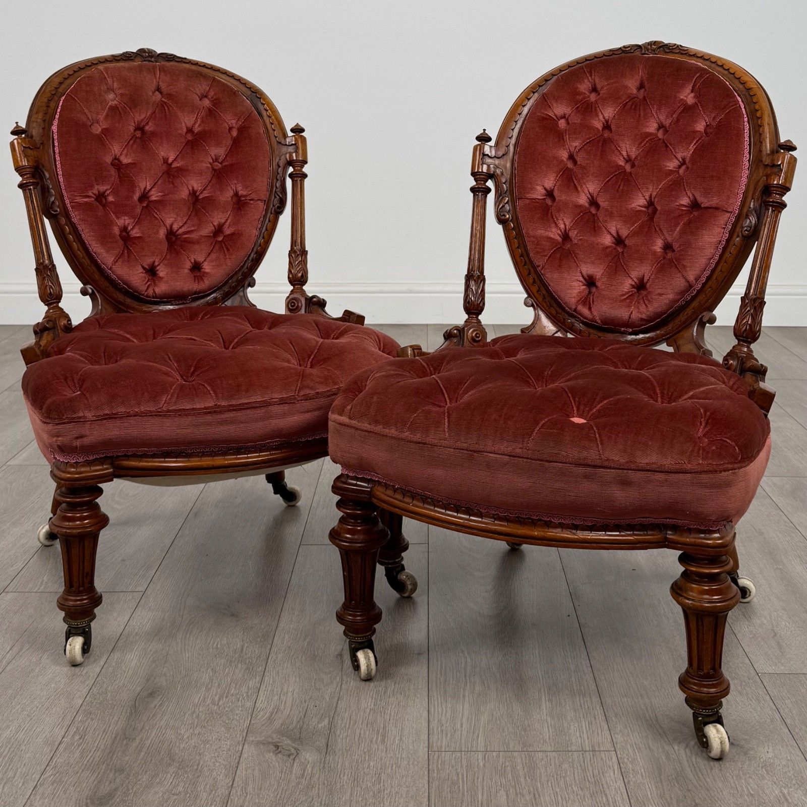 Antique 19th Century Pair Of Parlour Chairs In Walnut
