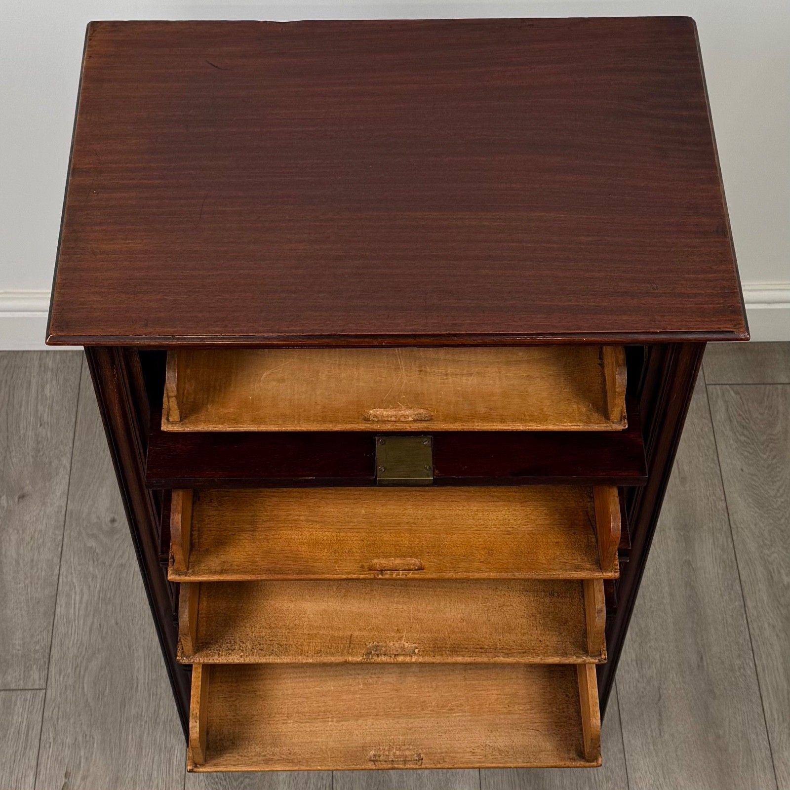 Furniture Antique 20th Century Good Quality Cabinet In Mahogany photo
