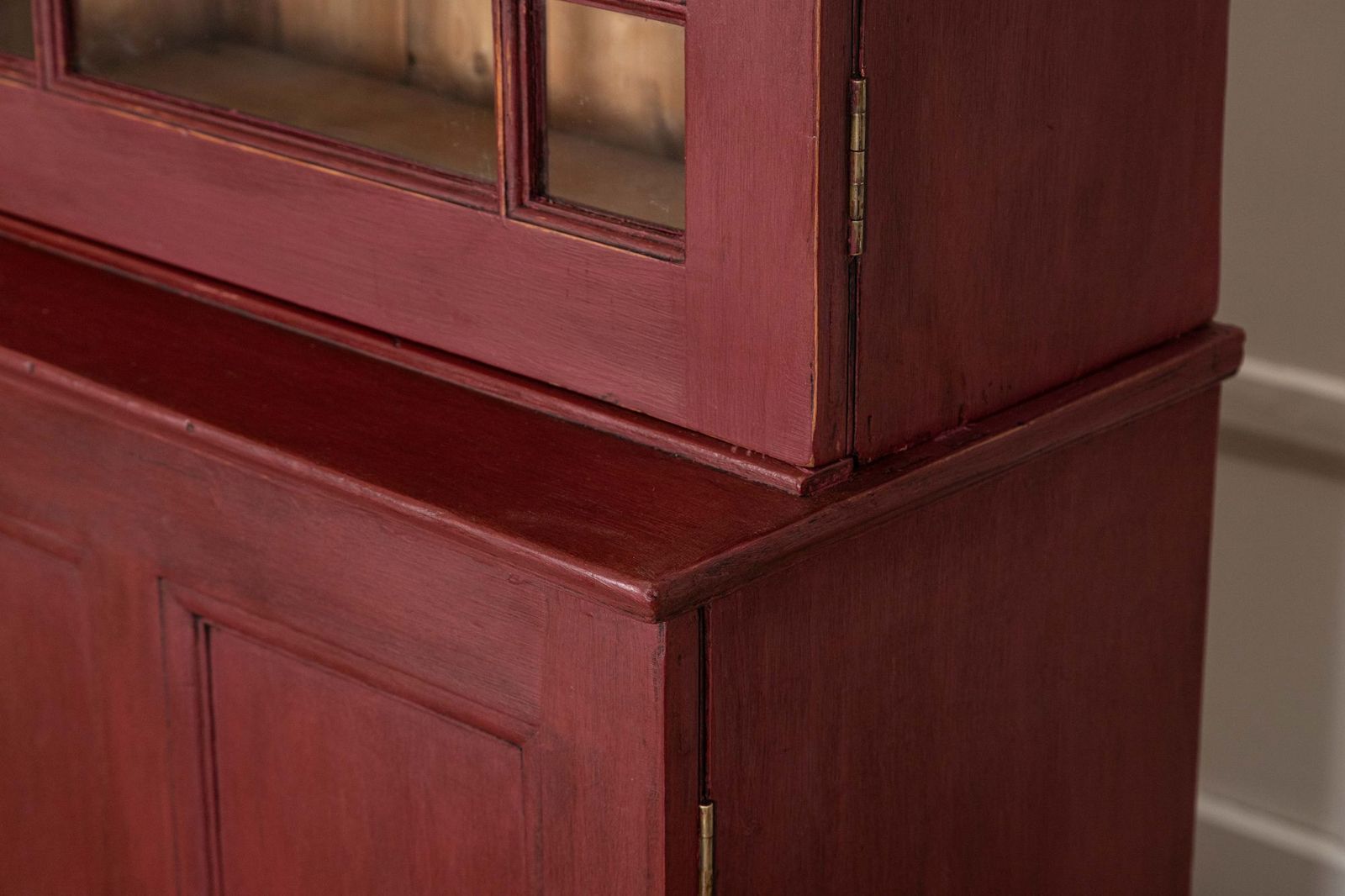 photo vinterior Large 19thc English Pine Glazed Dresser/Bookcase