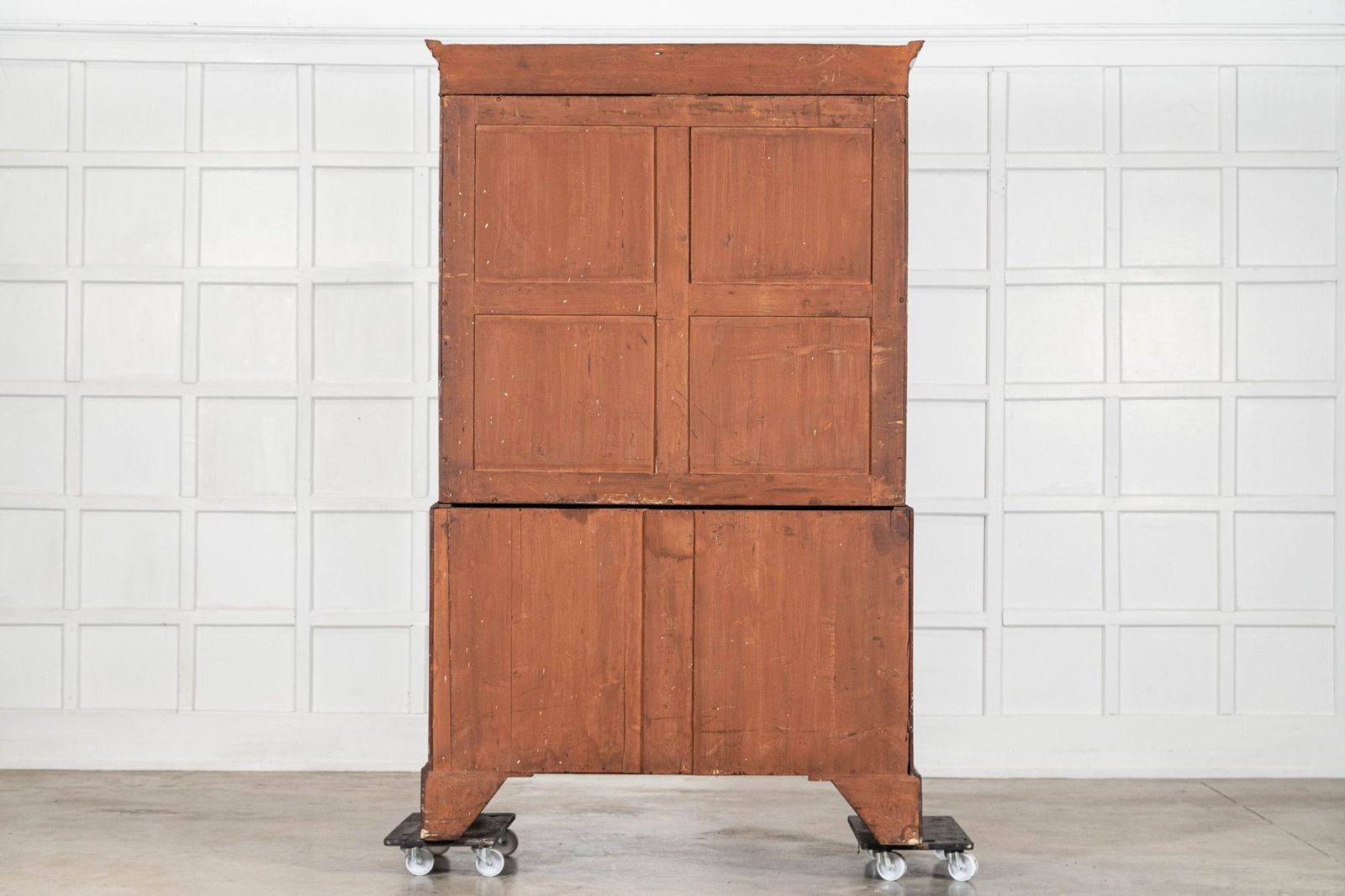 photo vintage English George III Walnut Linen Press