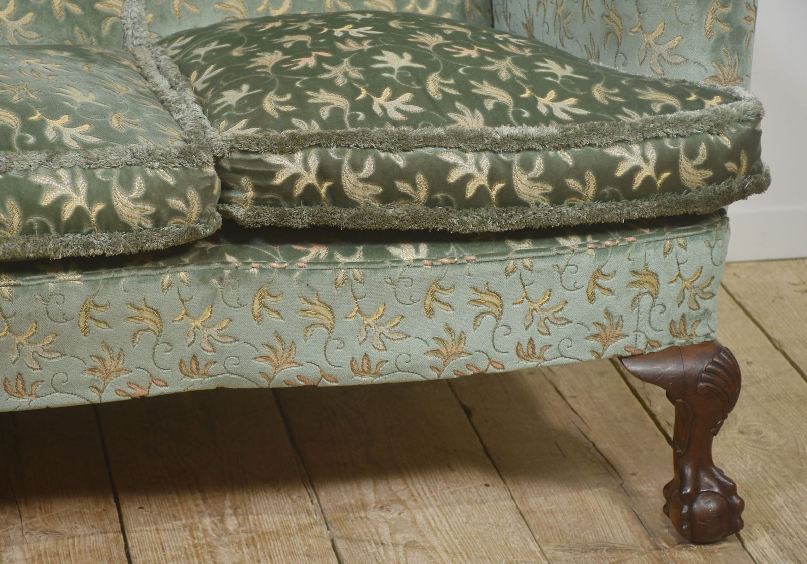 Queen Anne Style Three Seat Sofa photo vinterior