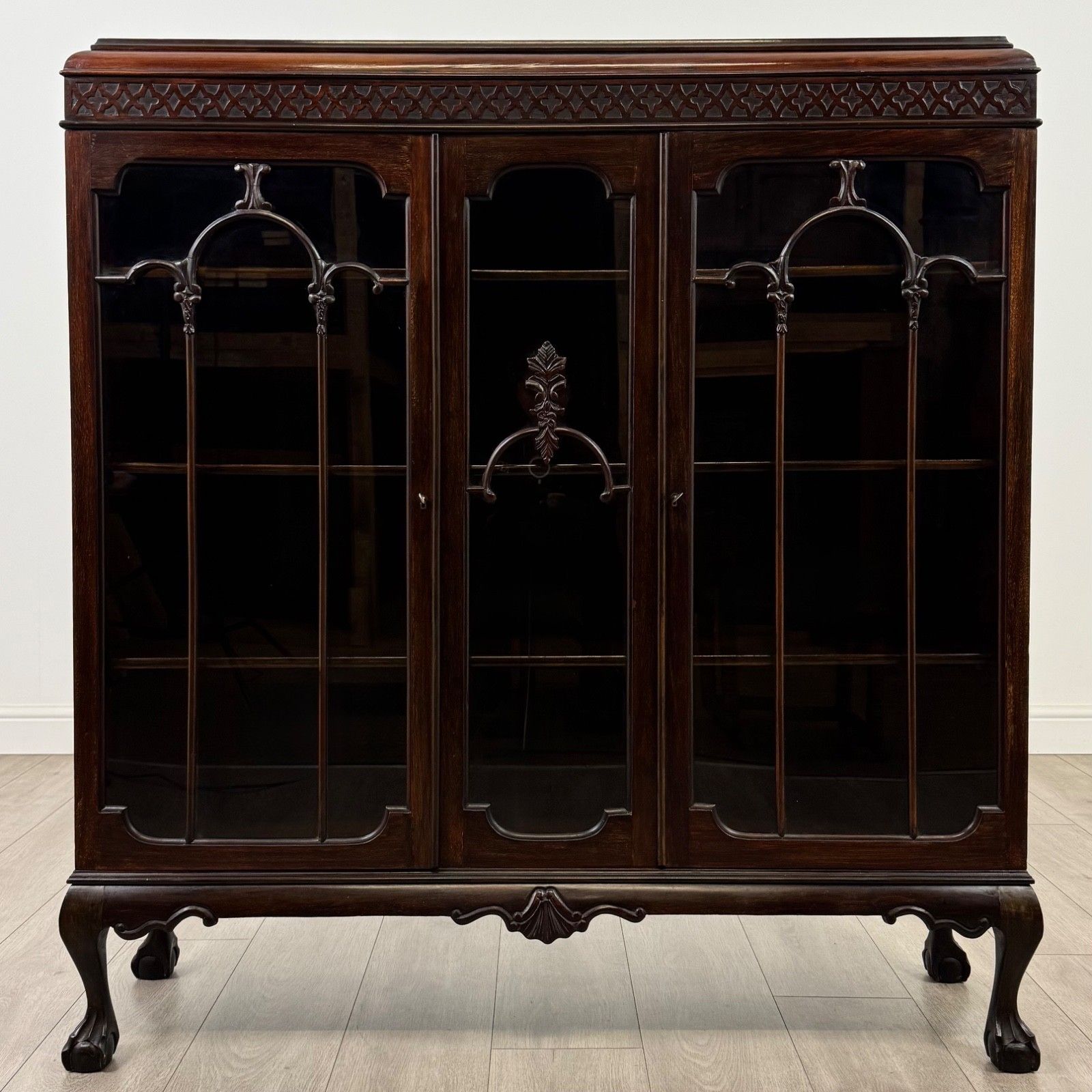 Antique 20th Century Good Quality Display Cabinet In Mahogany photo furniture