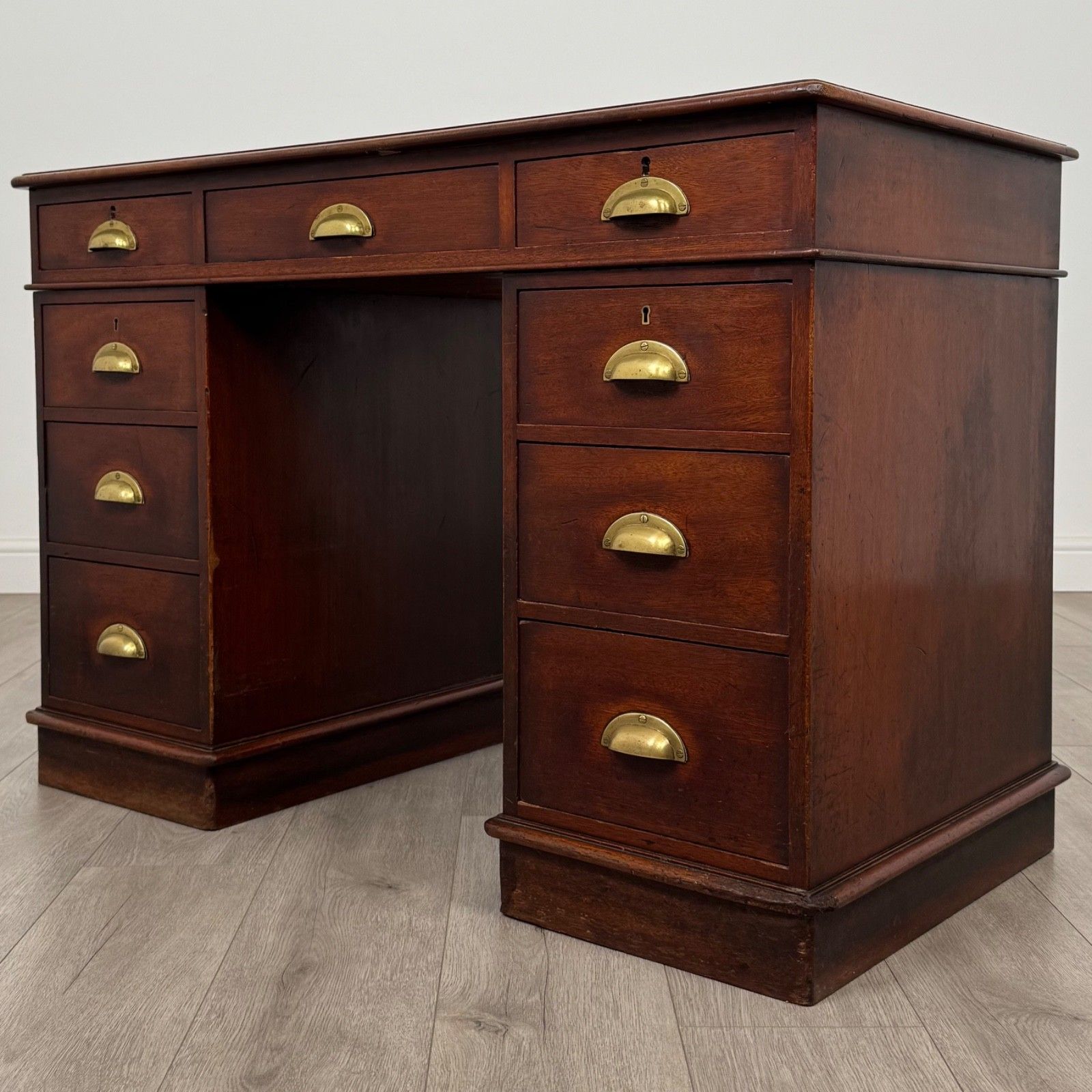 Antique 19th Century Good Quality Pedestal Desk In Mahogany photo furniture