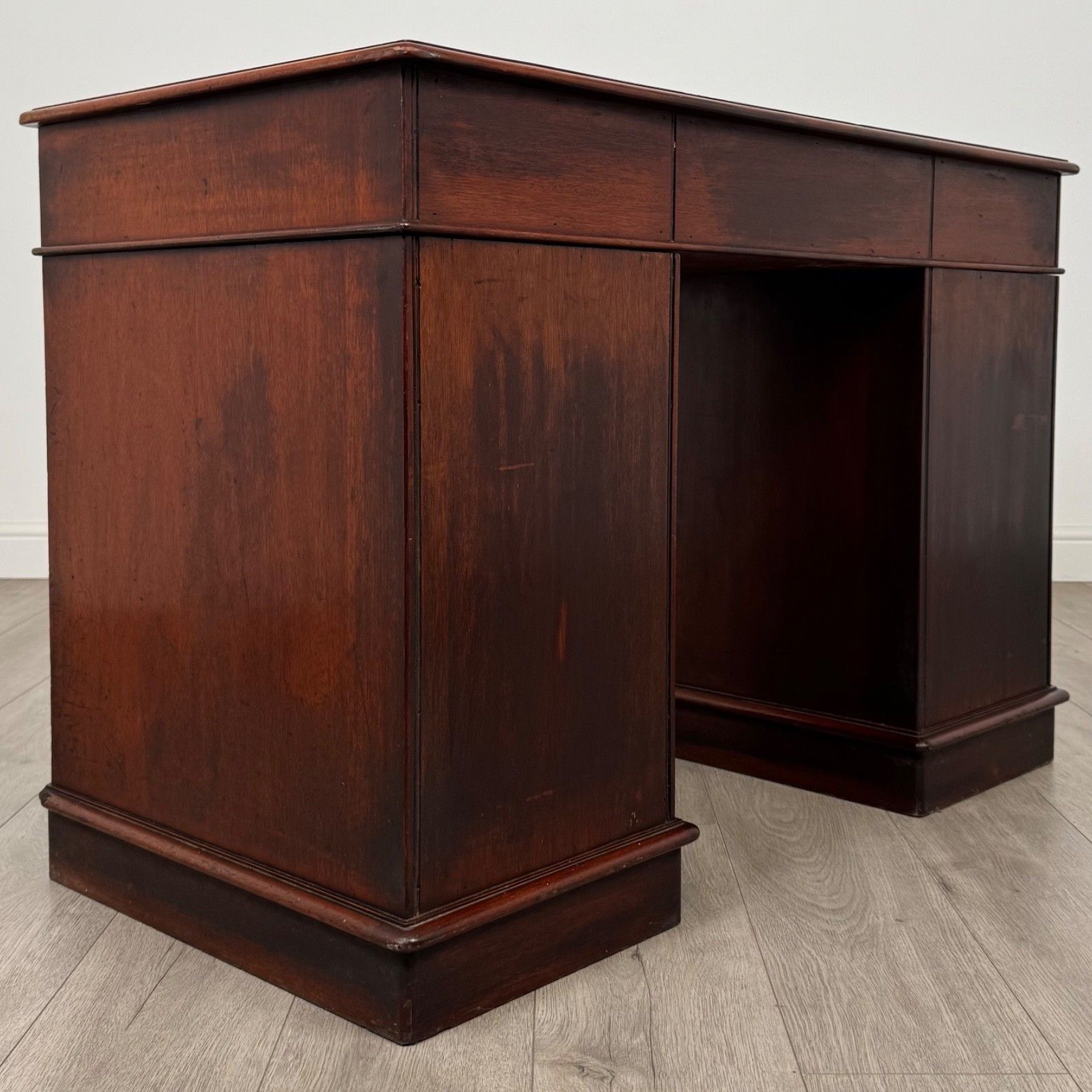 Antique 19th Century Good Quality Pedestal Desk In Mahogany photo Furniture
