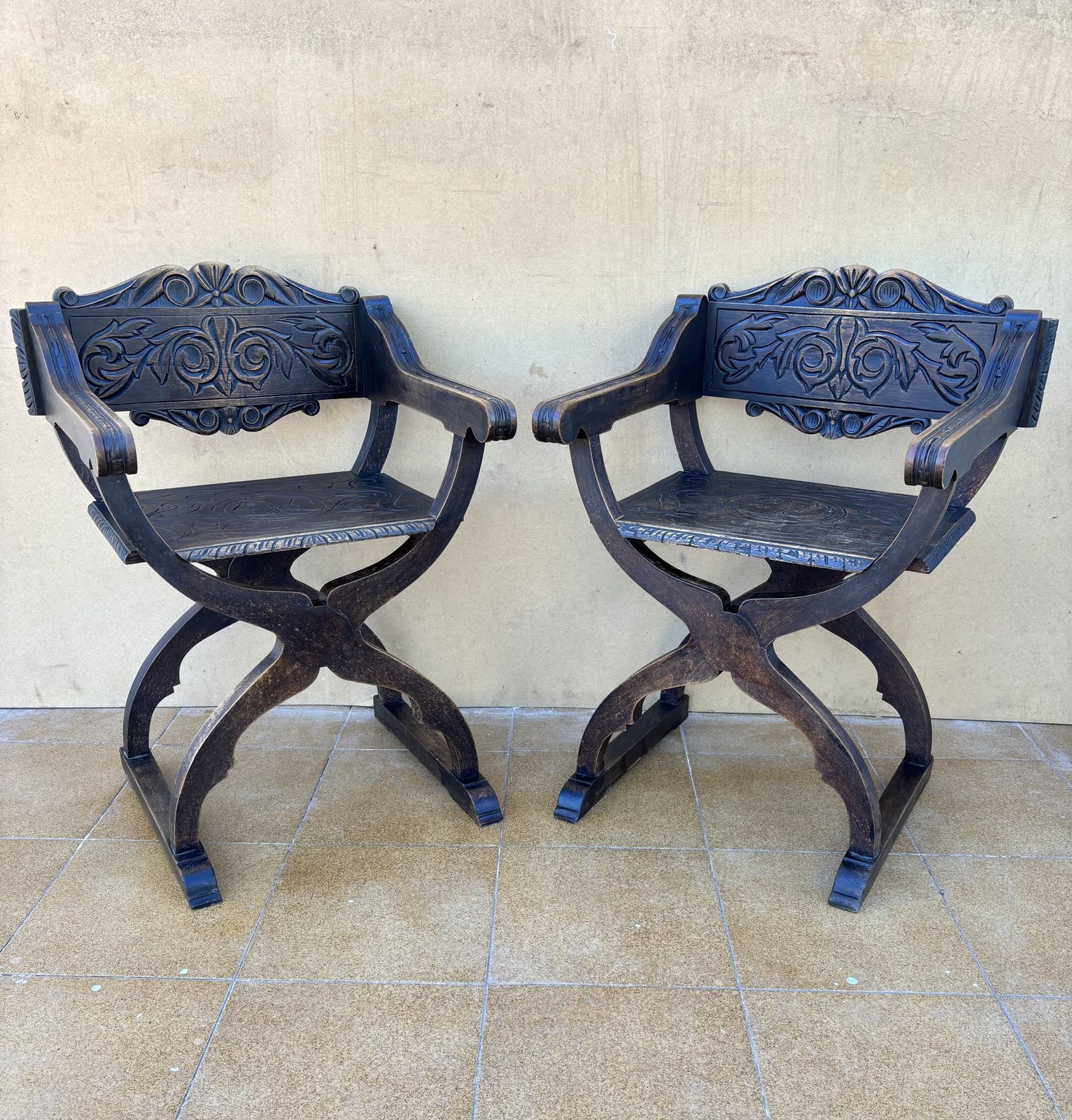 Pair Of Spanish Renaissance Revival Carved Savonarola Chairs, Early 20th Century photo vintage