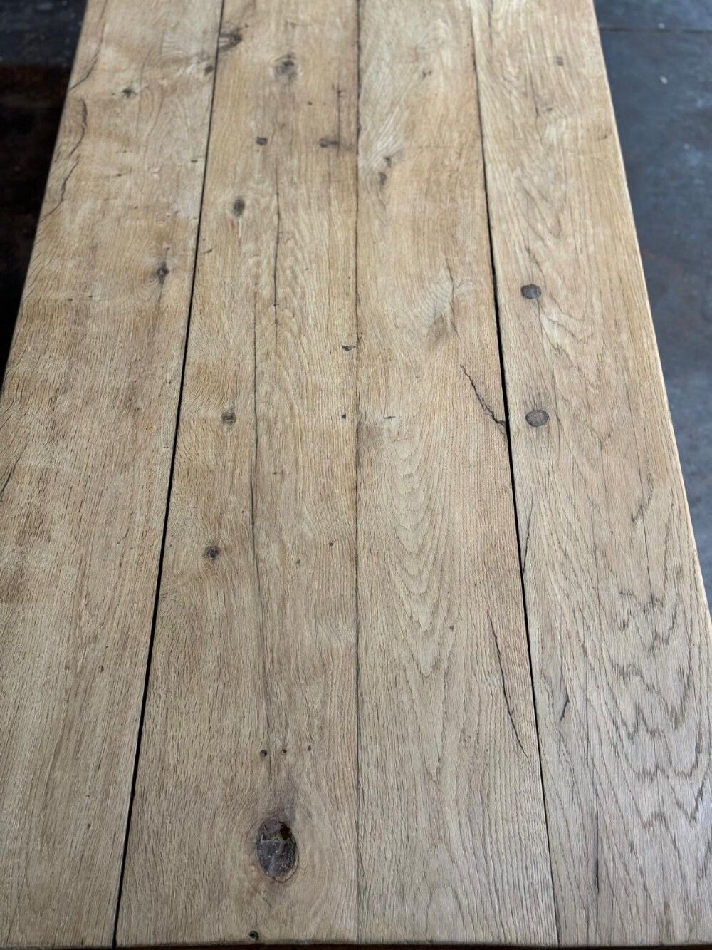 photo vintage Larger Characterful French Oak Farmhouse Dining Table