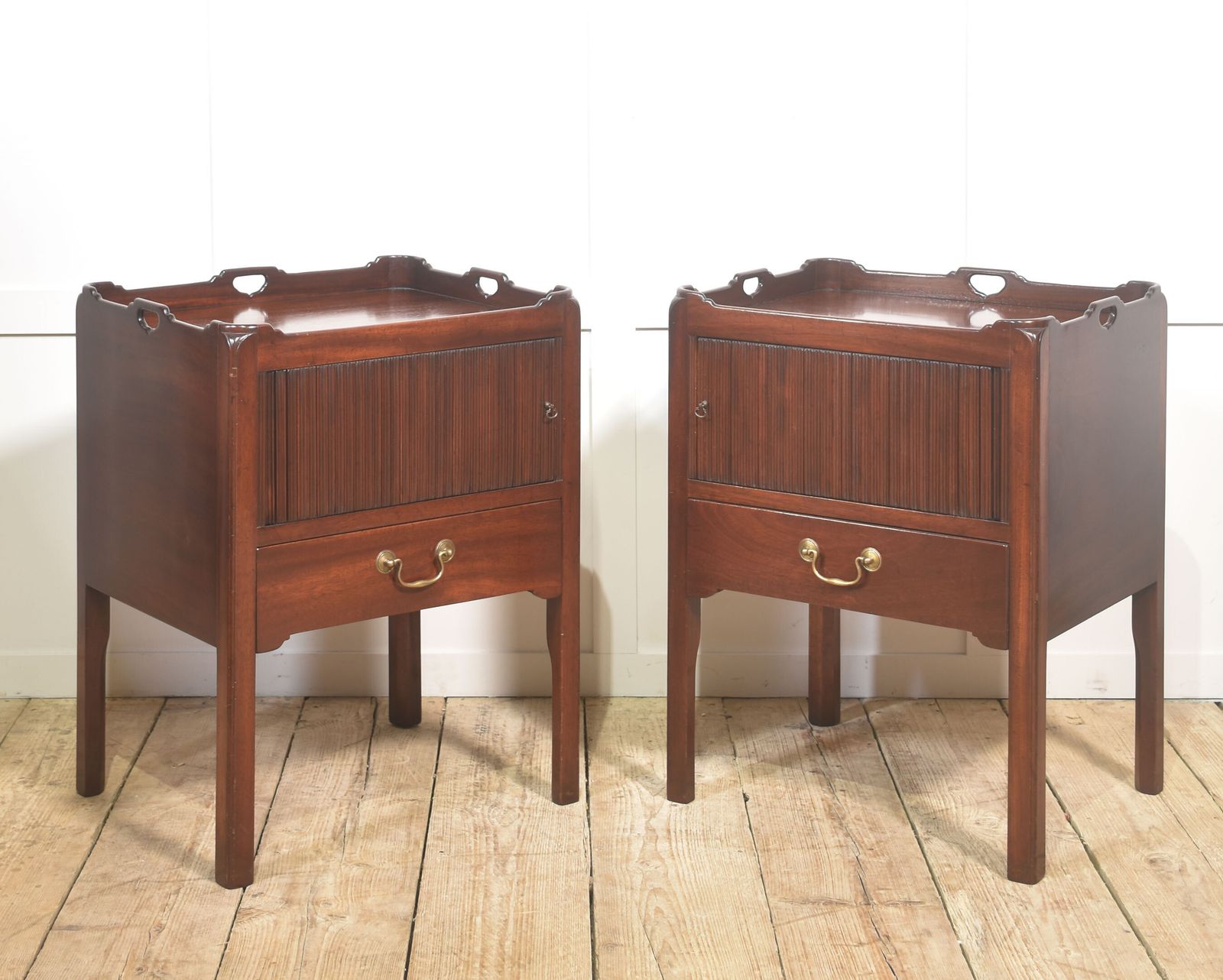 Pair Of Mahogany Tray Top Bedside Cabinets photo vinterior