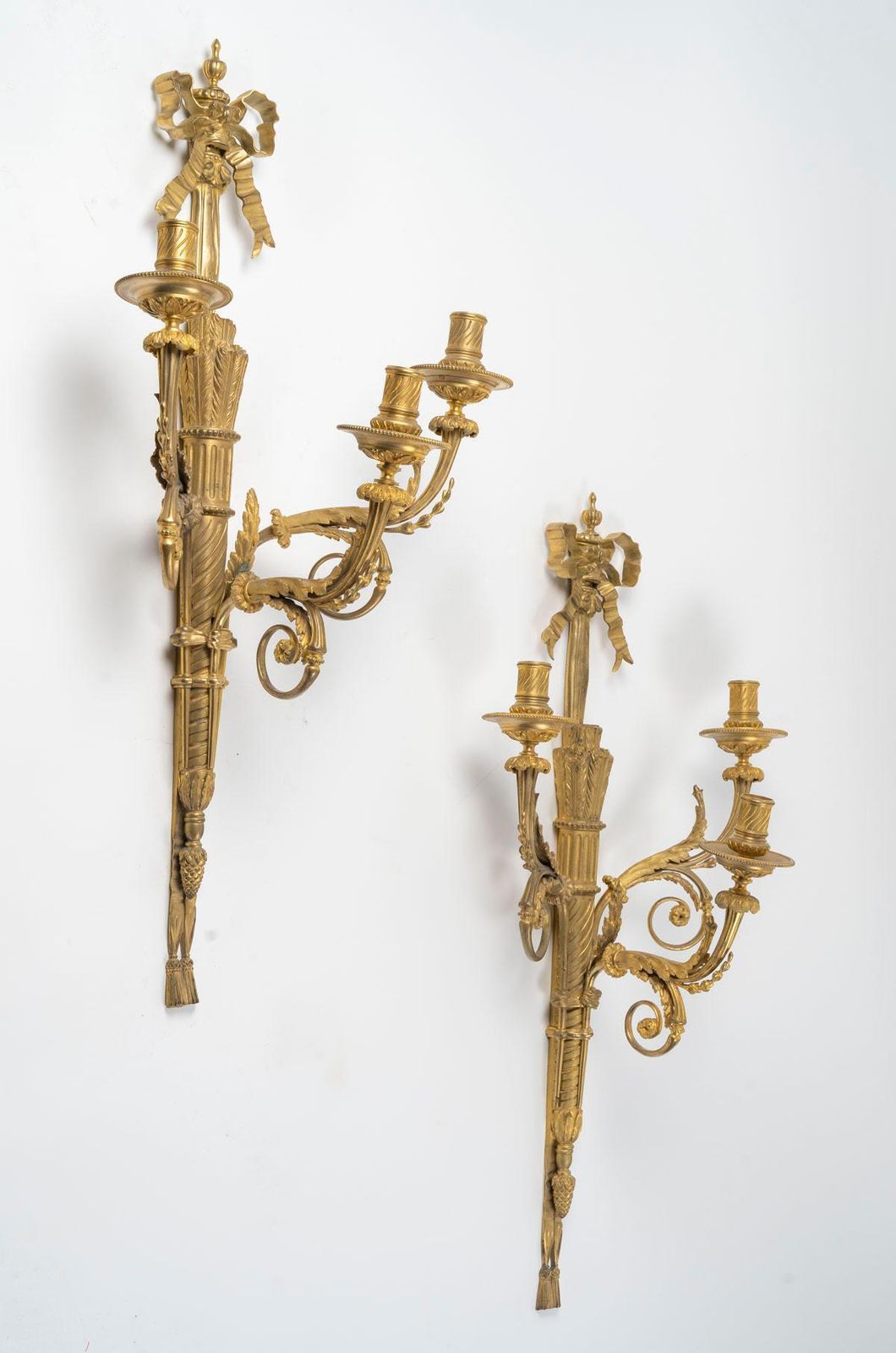 Impressive Pair Of Louis XVI Style Gilt Bronze Wall Sconces, 19th Century. photo vinterior