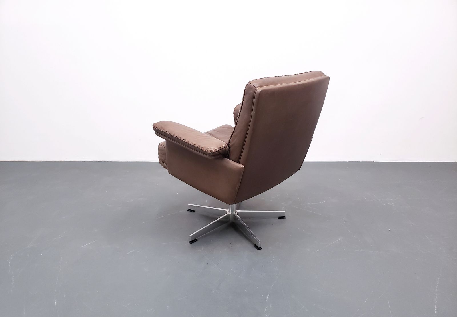 photo furniture De Sede Swivel, Model Ds 35 In Leather, 1970s Switzerland