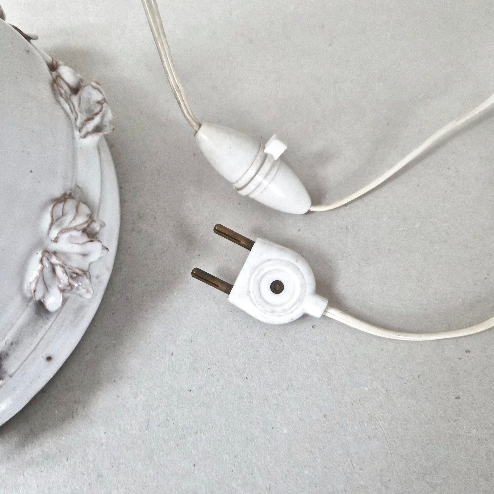Luminaires Lampe vintage italienne en céramique décorée de fleurs, années 1950 photo