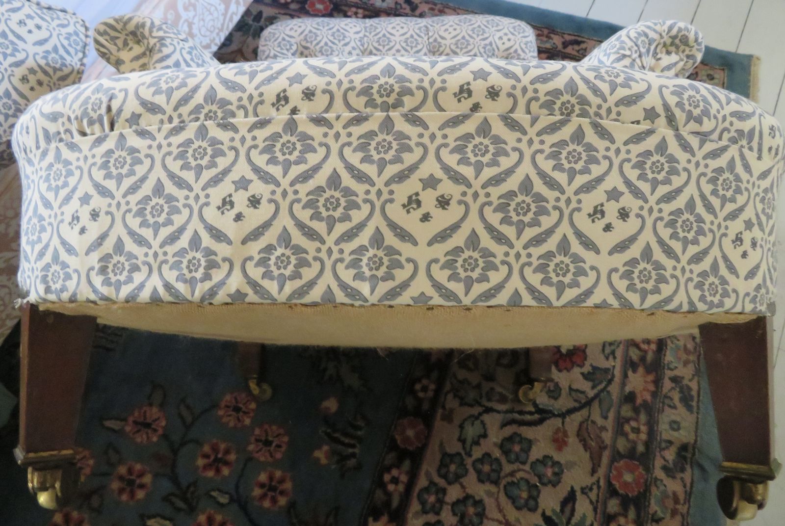 Howard And Sons Club Easy Armchair. photo vintage