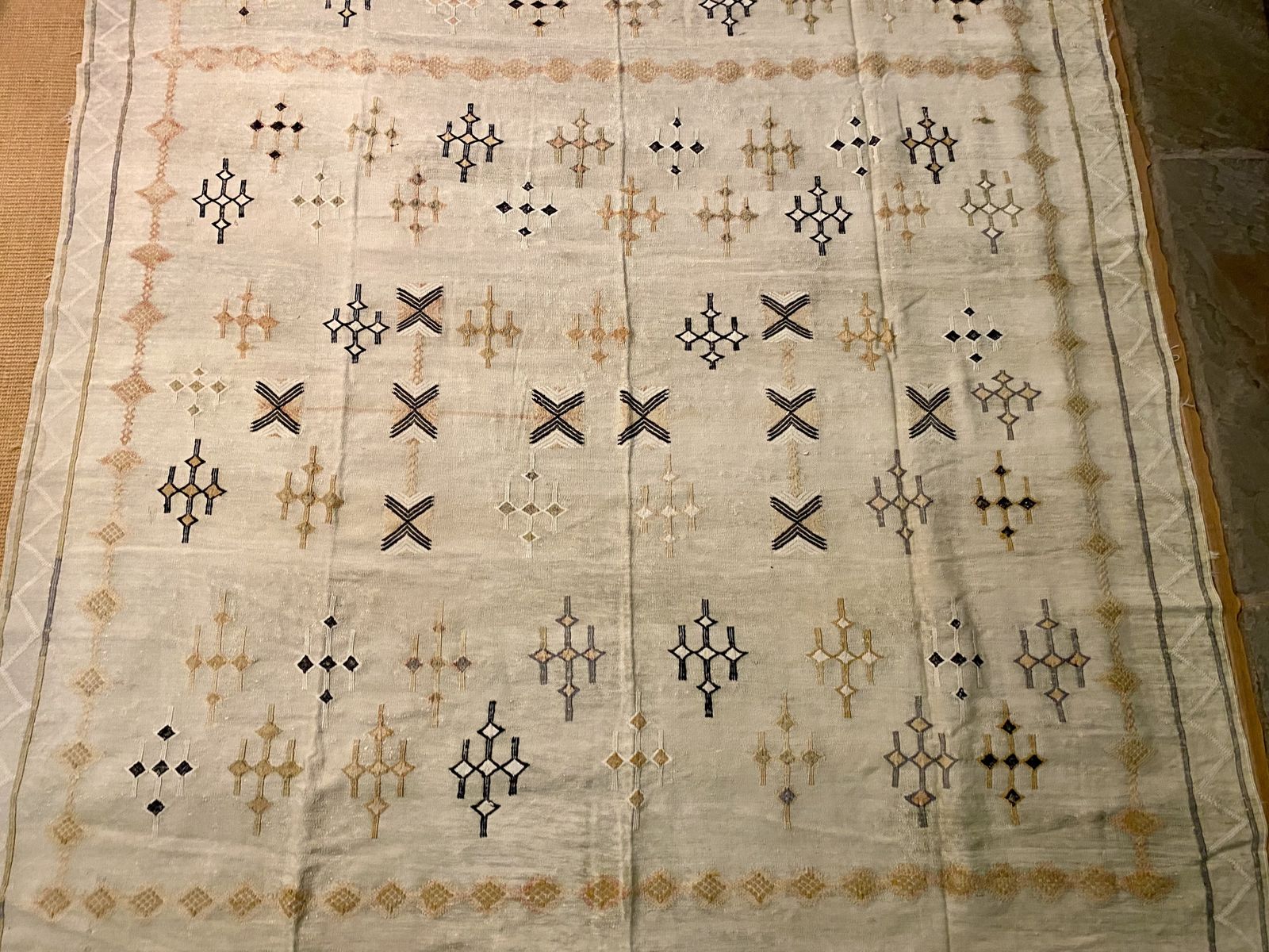 Large Vintage Moroccan Sabra Silk Wall Hanging, 184 × 300 Cm photo vinterior