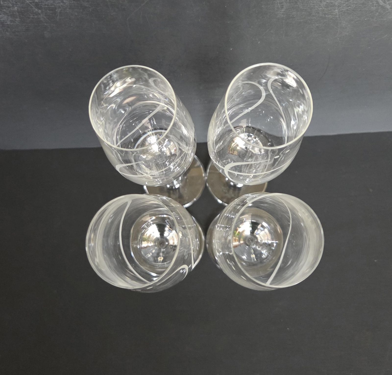 photo furniture Set Of 4 Vintage 150ml Royal Brierley Crystal Champagne Or Cocktail Flutes With Swirl Etched Pattern, 1990s