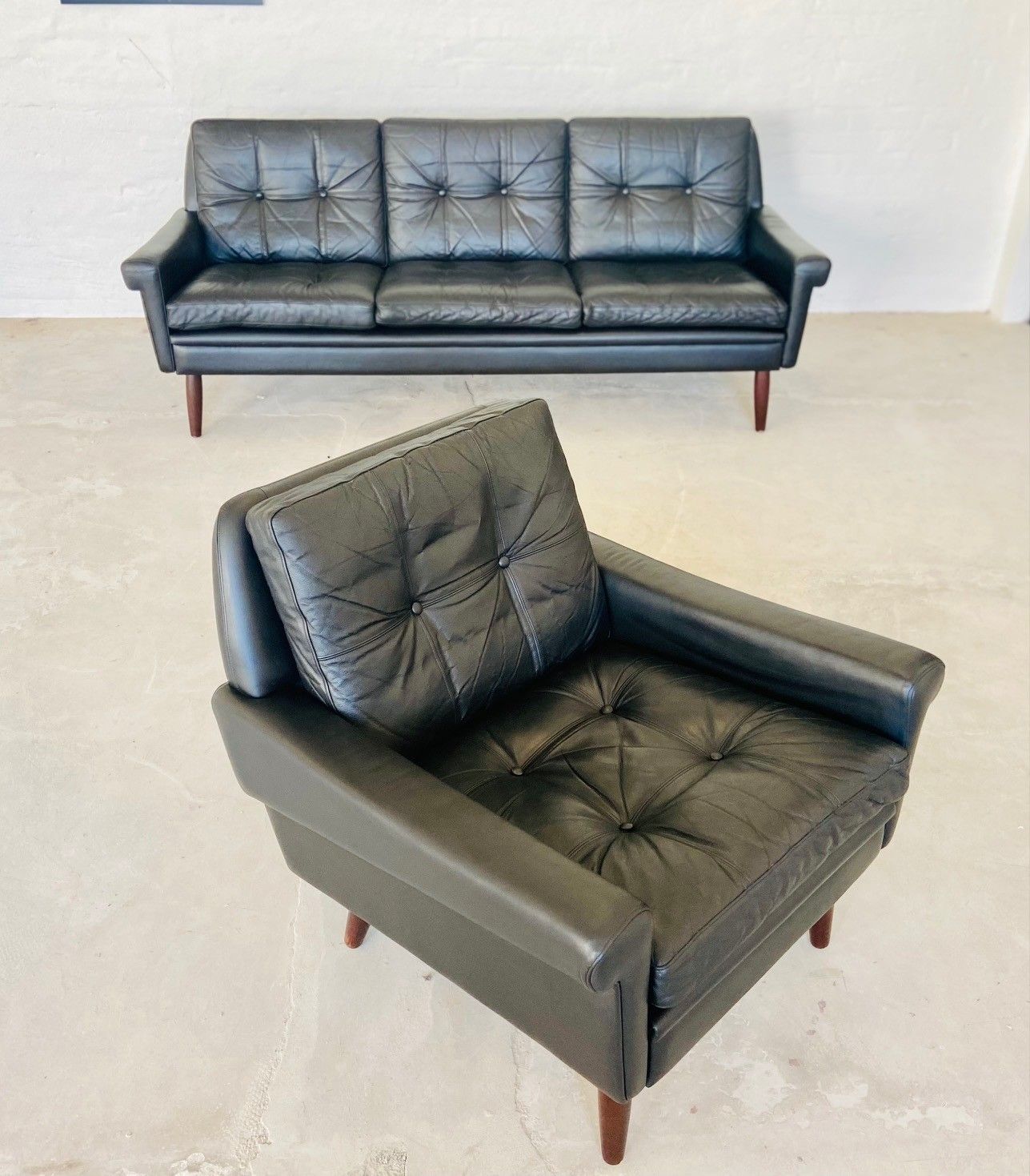 photo vinterior Vintage Retro Danish Mid Century Svend Skipper Black  Leather Club Chair