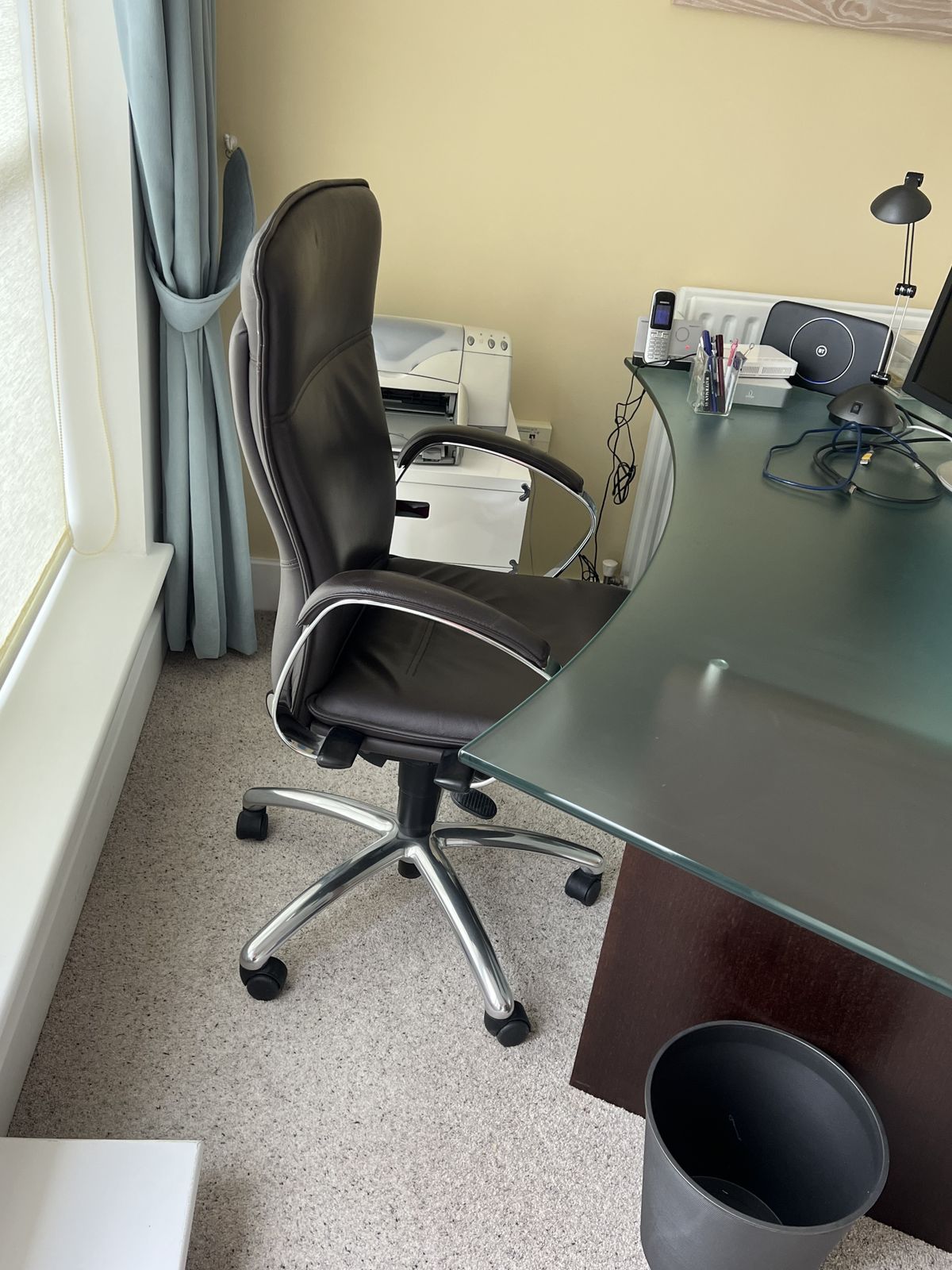 Contemporary Designer Home Office Suite: Desk, Chair And Matching  Bookcase photo vinterior